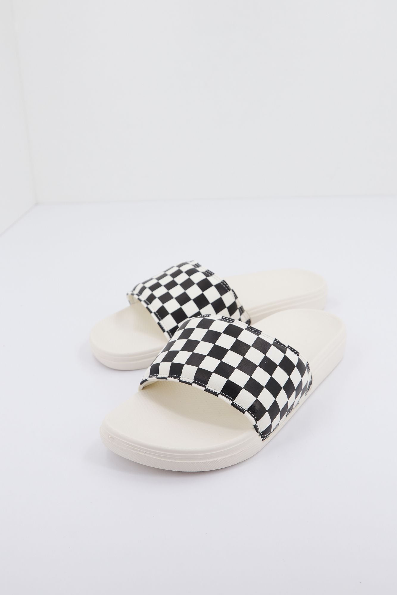 VANS VN0A5HFER6R1  en color BLANCO (3)