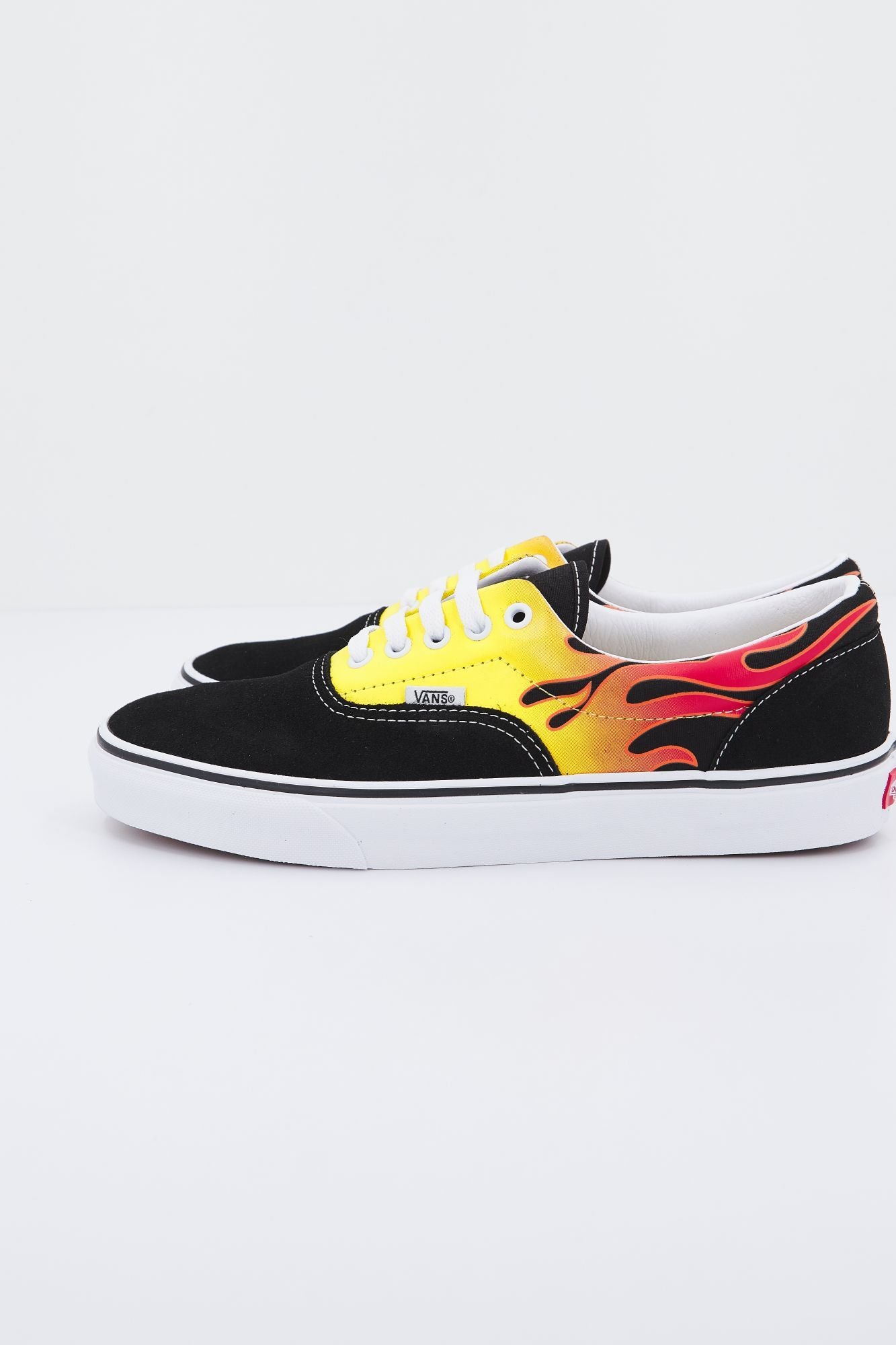 VANS UA ERA en color NEGRO (1)