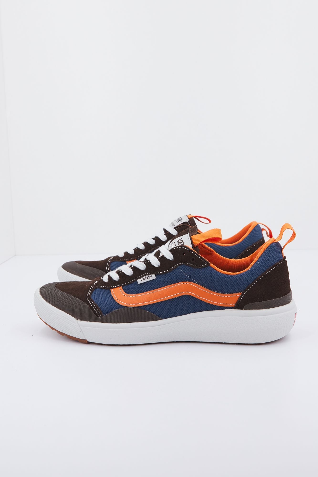 VANS  UA ULTRARANGE en color MARRON (2)