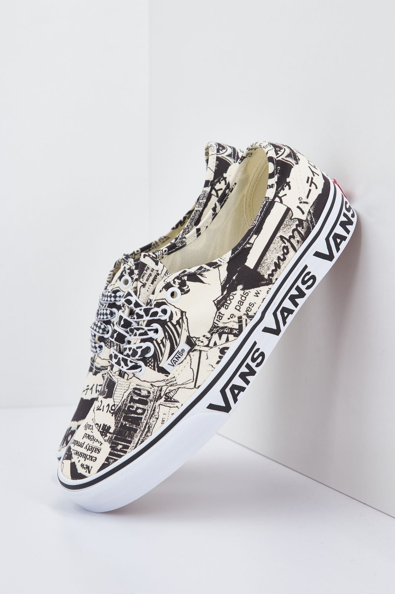 VANS  UA AUTHENTIC en color NEGRO (1)