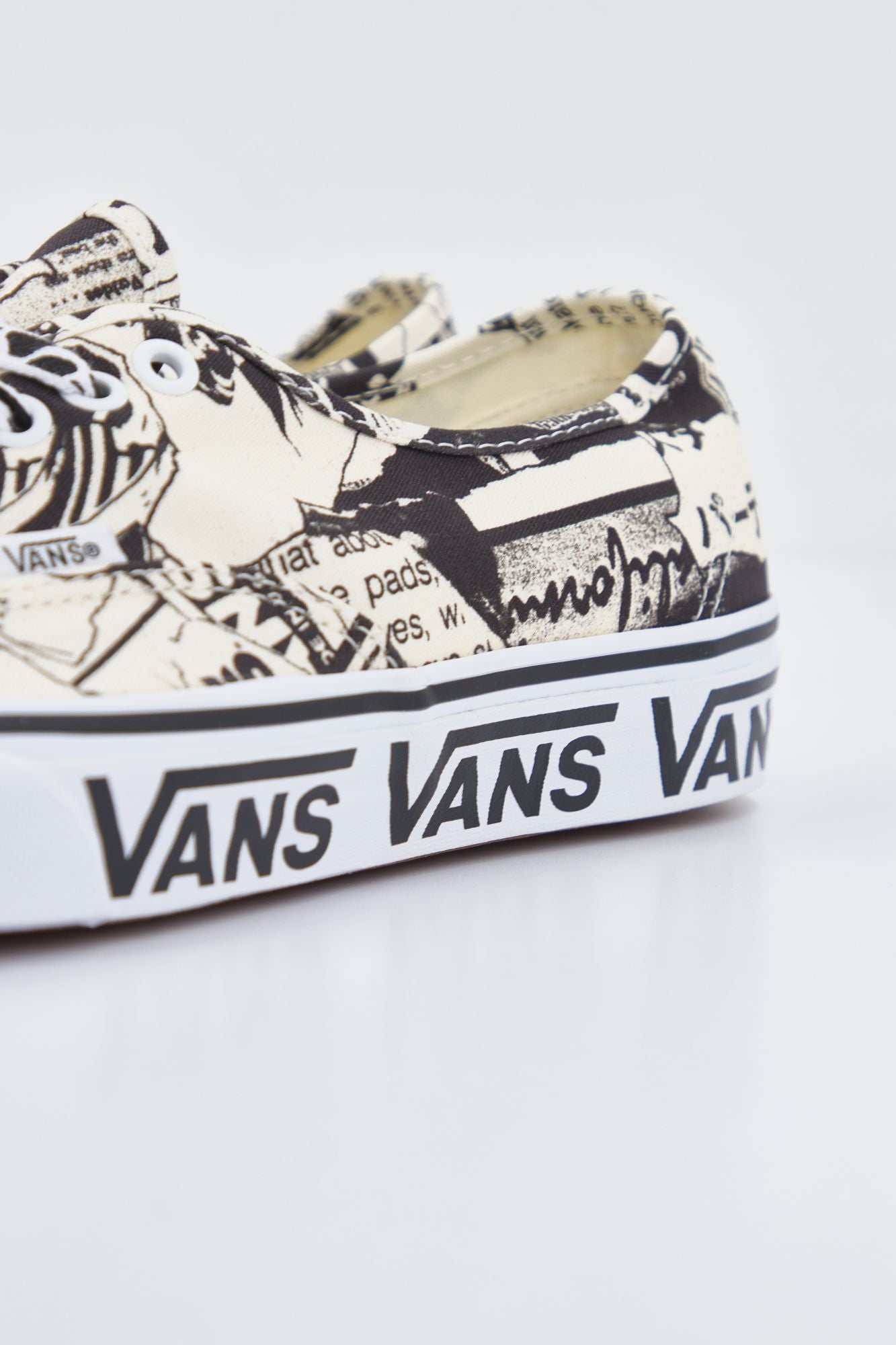 VANS  UA AUTHENTIC en color NEGRO (4)