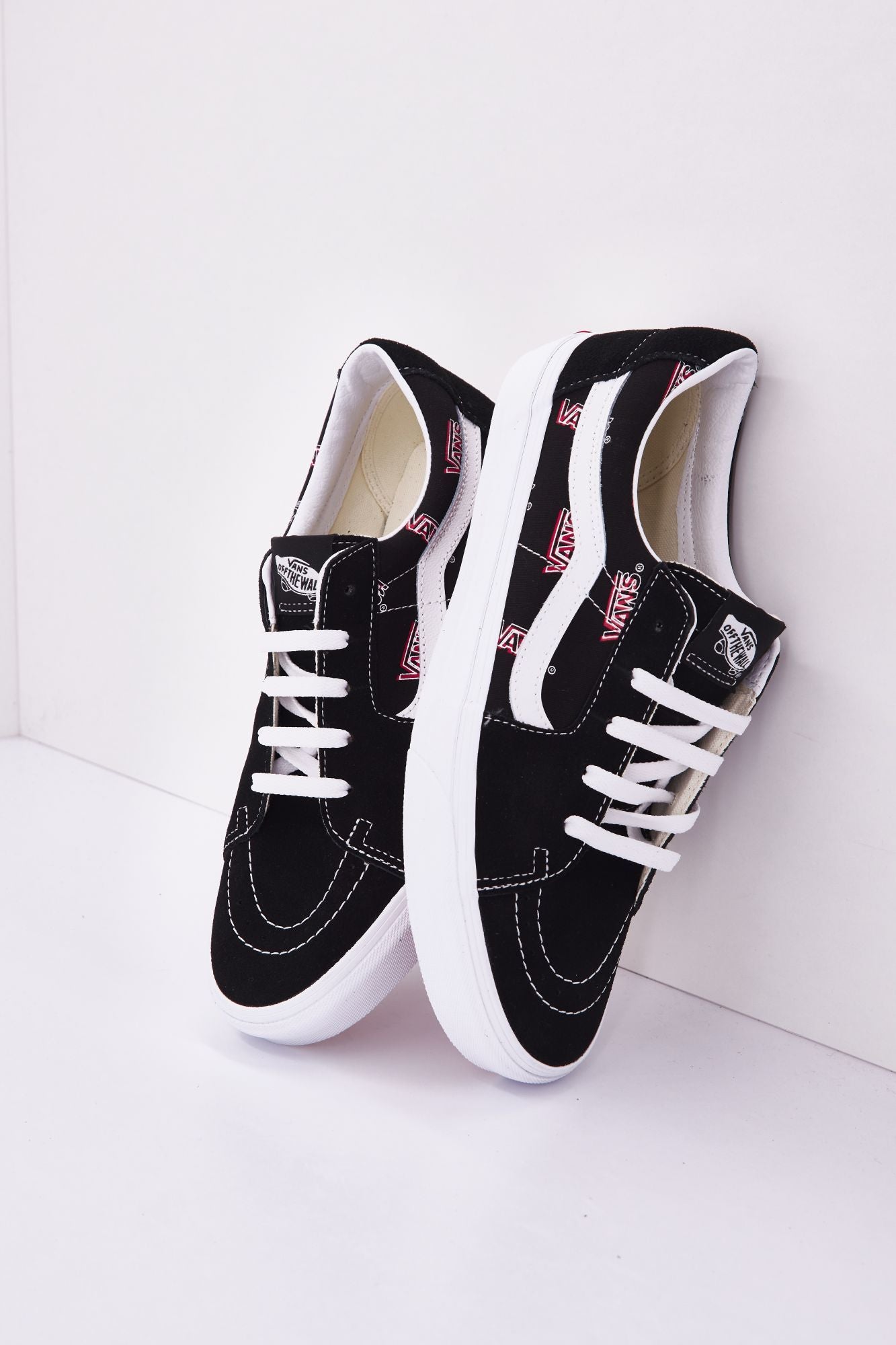 VANS  UA SK8-LOW en color NEGRO (3)
