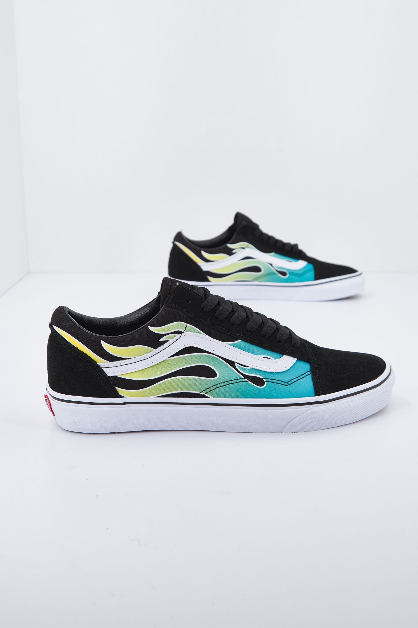 VANS  UA OLD SKOOL en color NEGRO (2)