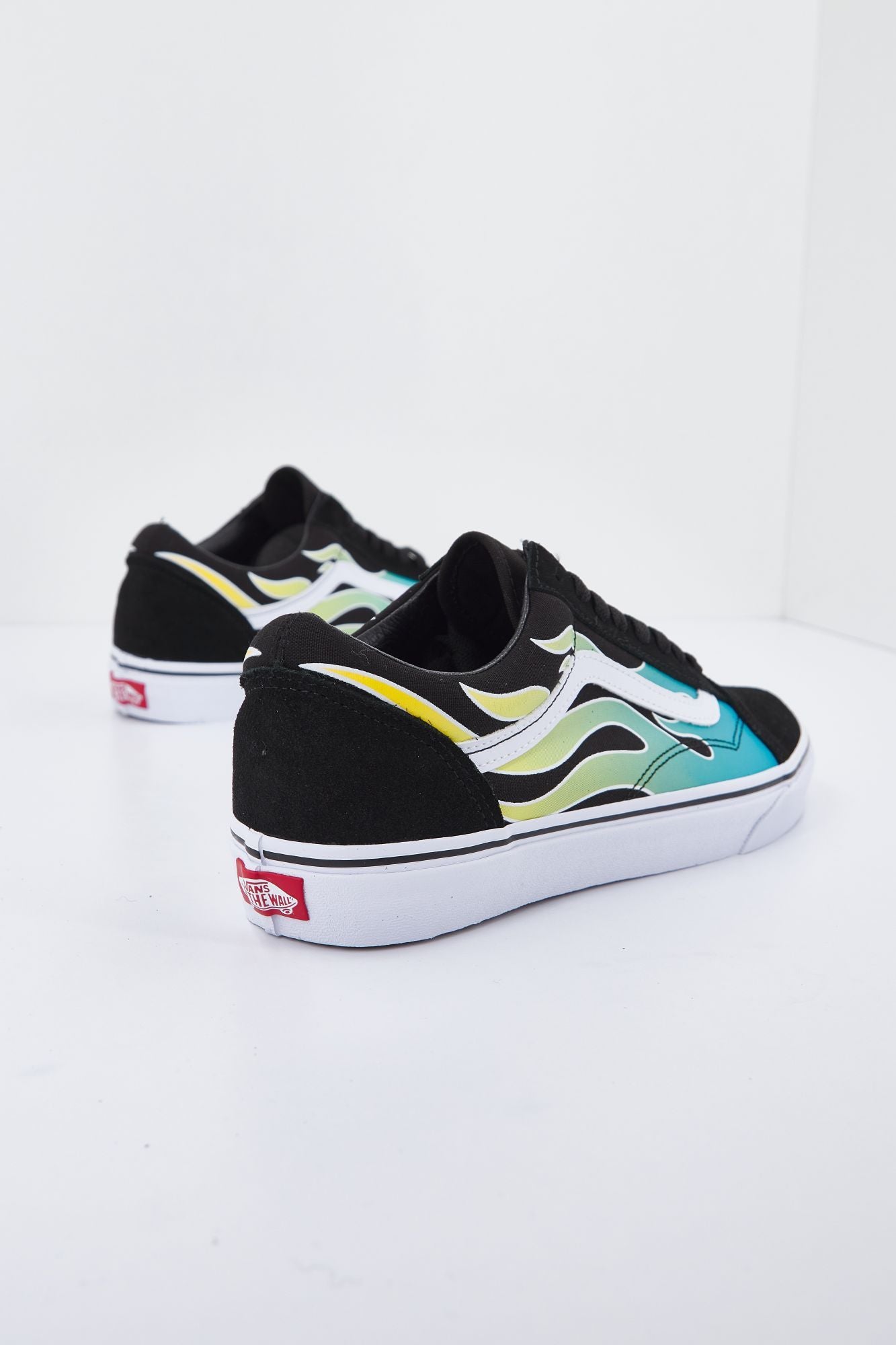 VANS  UA OLD SKOOL en color NEGRO (3)