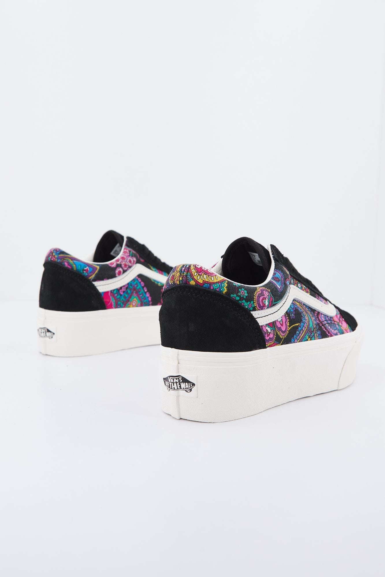 VANS  UA OLD SKOOL en color NEGRO (3)