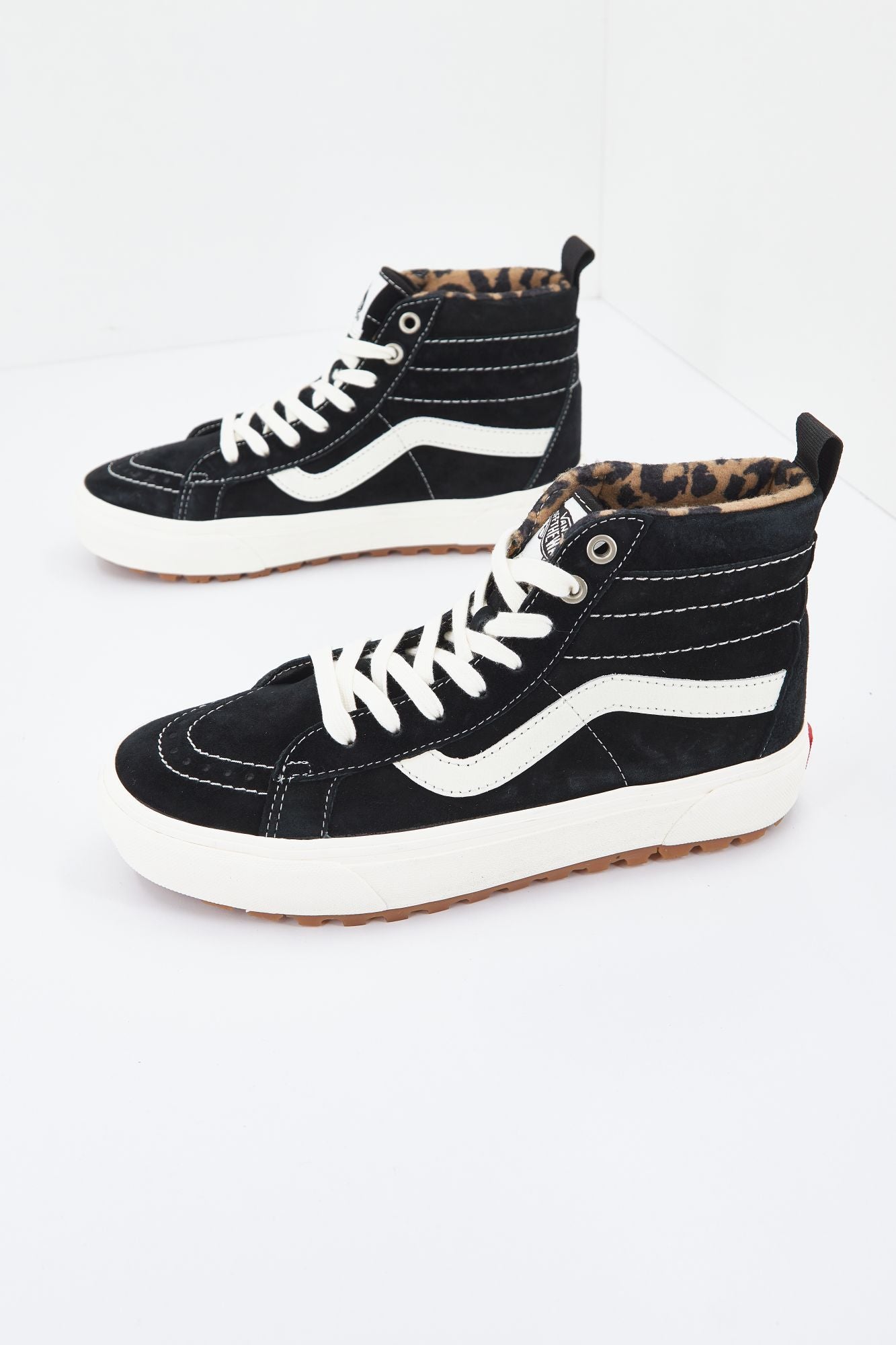 VANS  UA SK8-HI en color NEGRO (1)