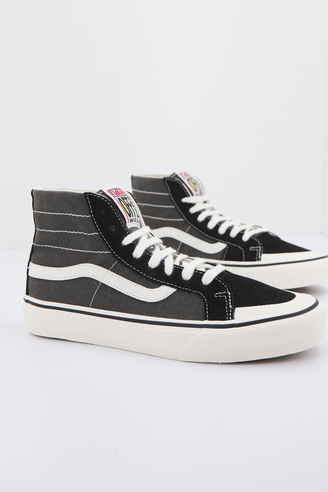 VANS UA SK8-HI 138 DE en color NEGRO (1)