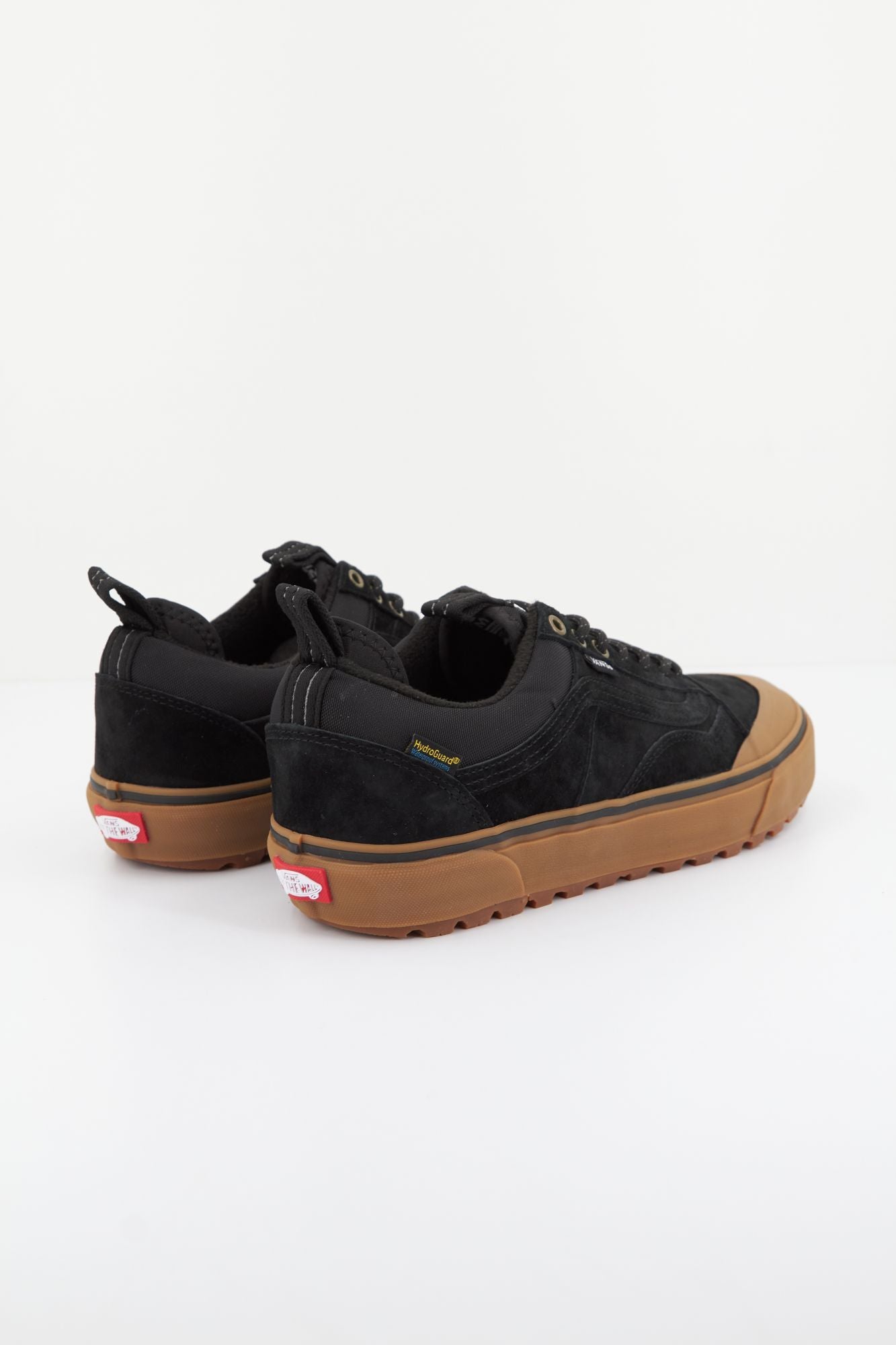 VANS OLD SKOOL MTE-2 en color NEGRO (3)