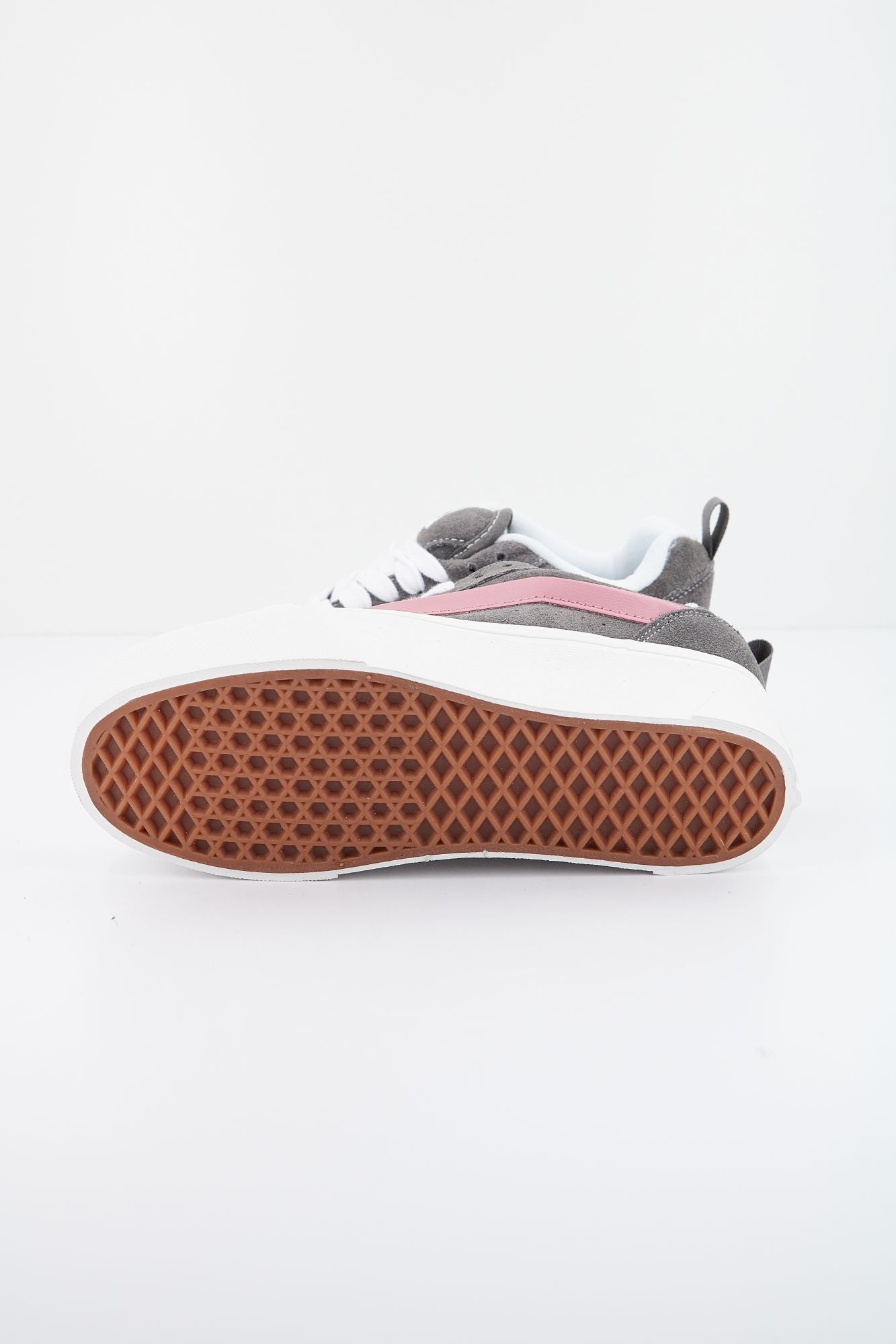 VANS KNU STACK en color GRIS (4)