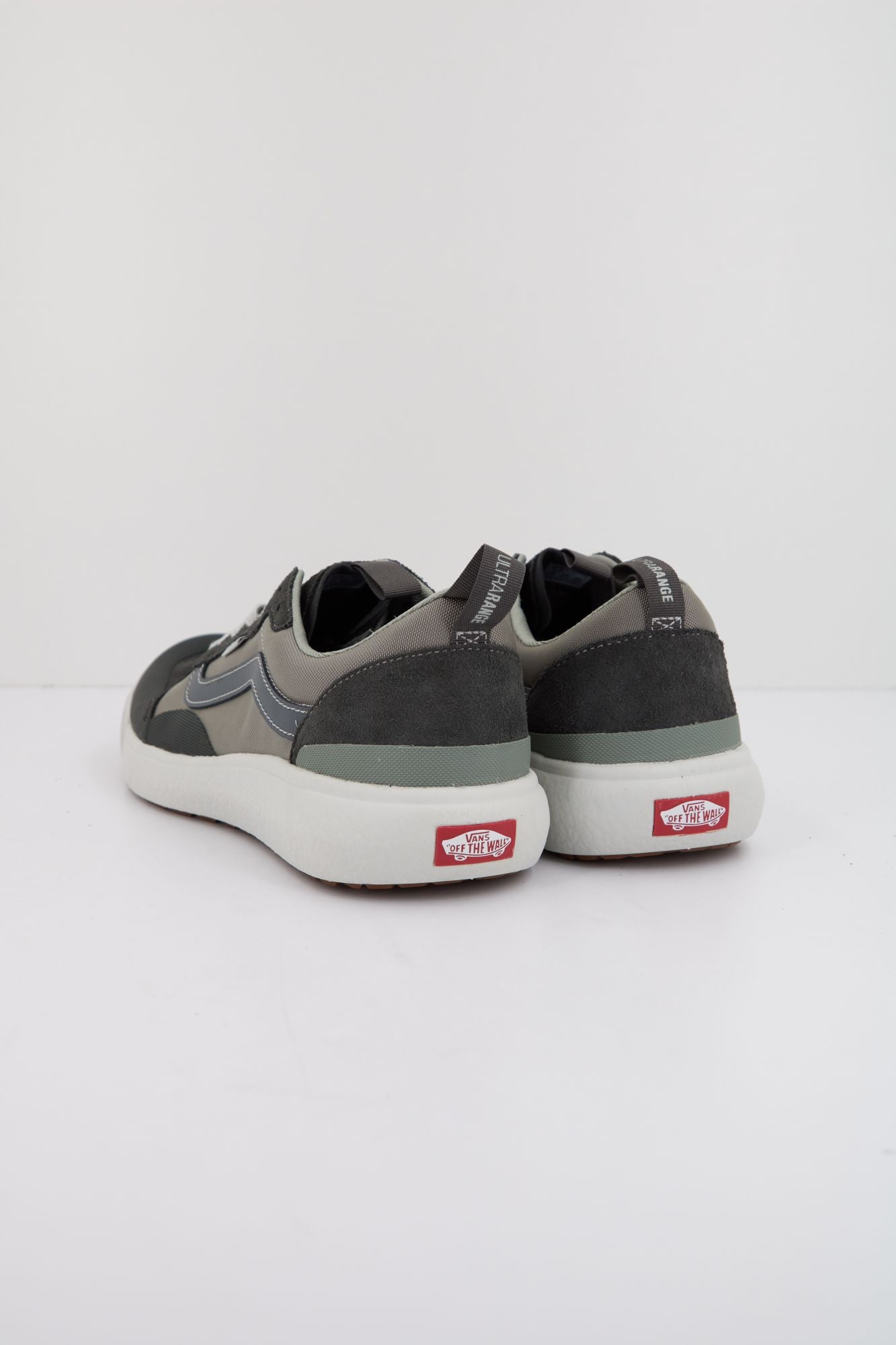 VANS ULTRARANGE EXO en color GRIS (3)