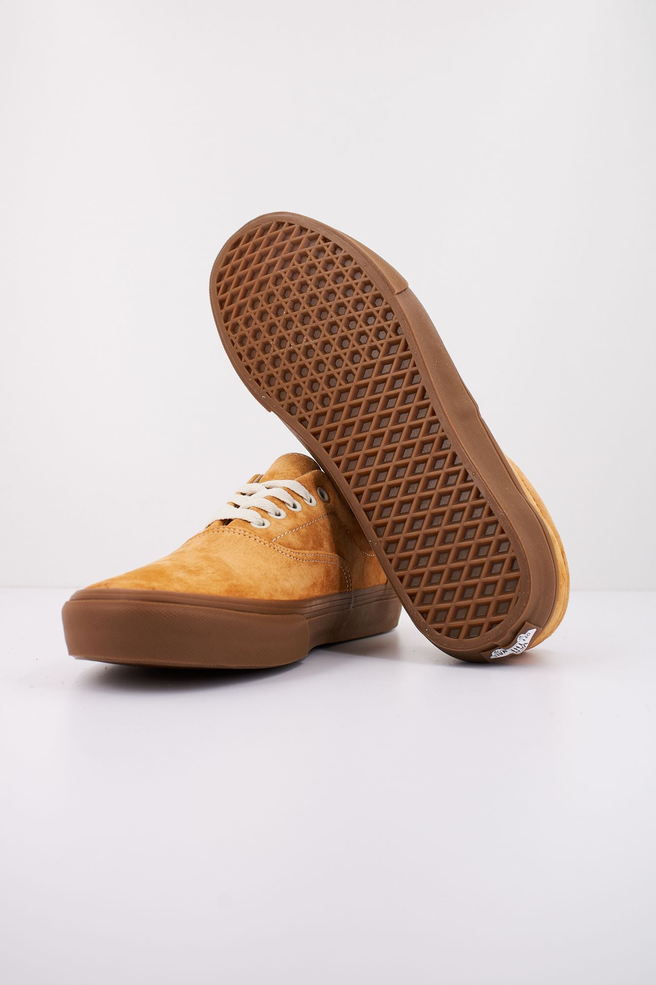 VANS ERA PIG SUEDE en color AMARILLO (4)