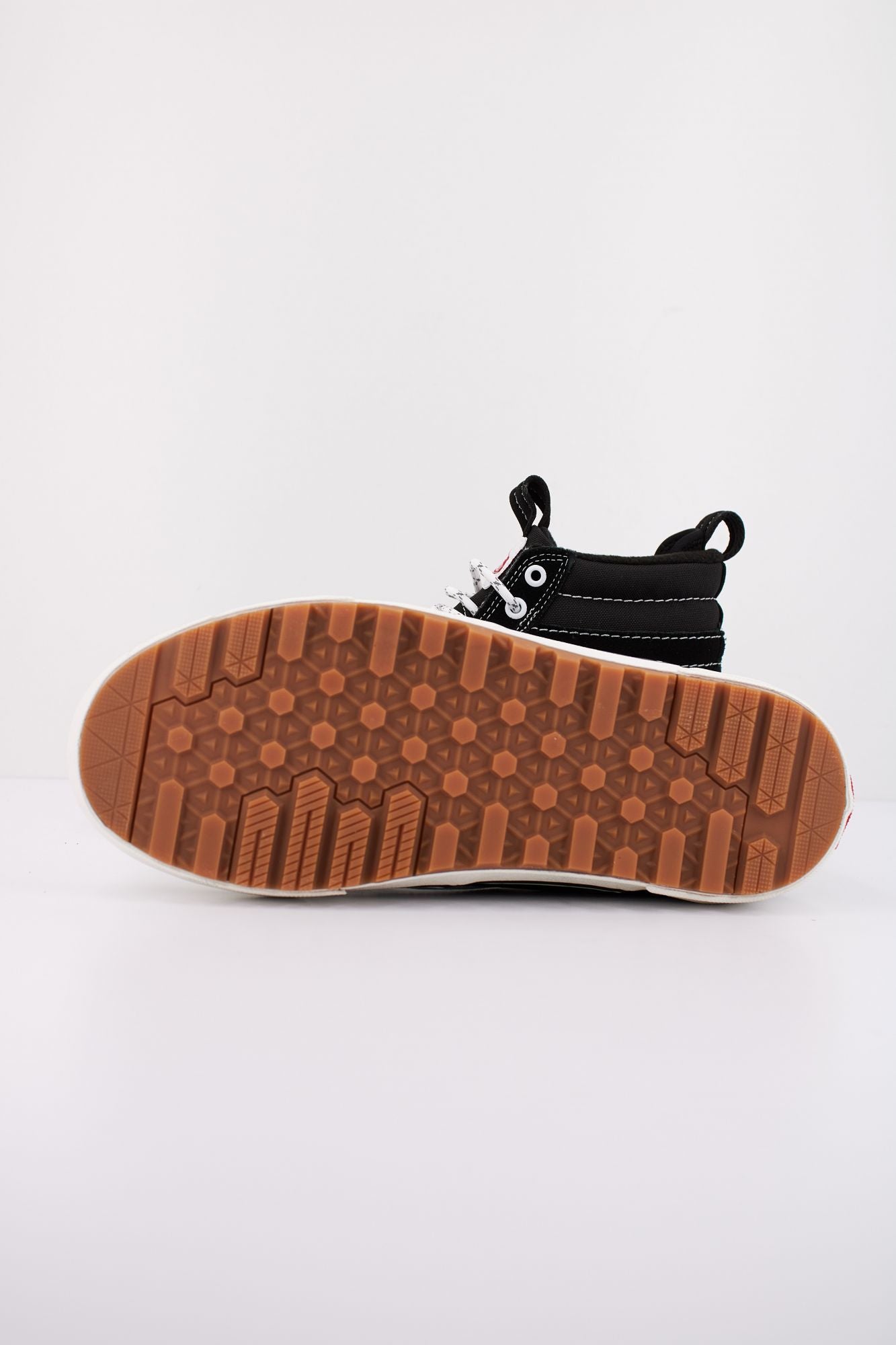 VANS MTE SK8-HI WATERPROOF en color NEGRO (5)