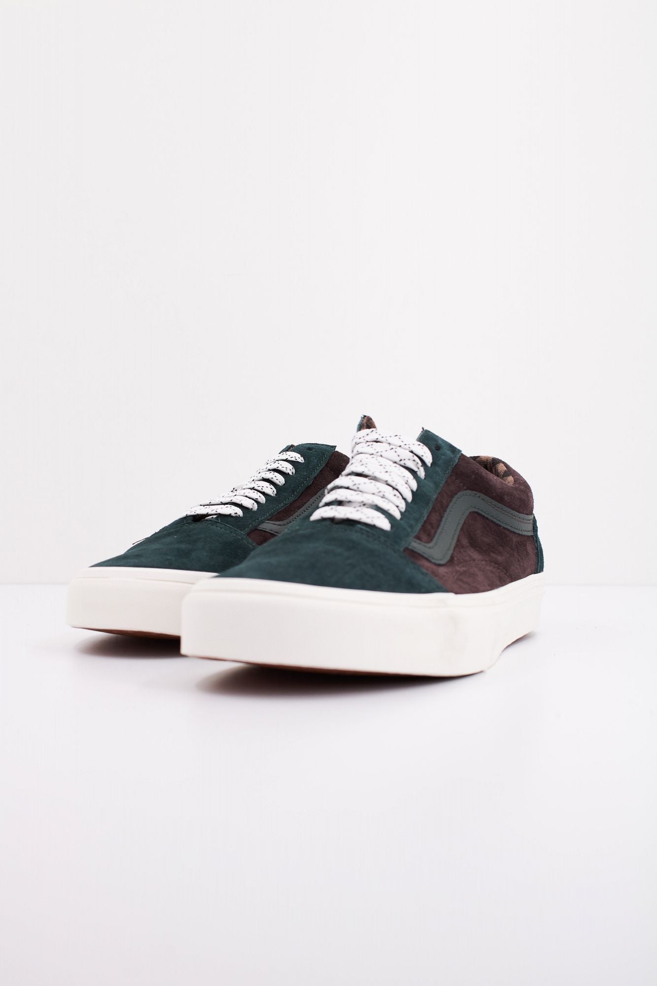 VANS OLD SKOOL en color BURDEOS (2)