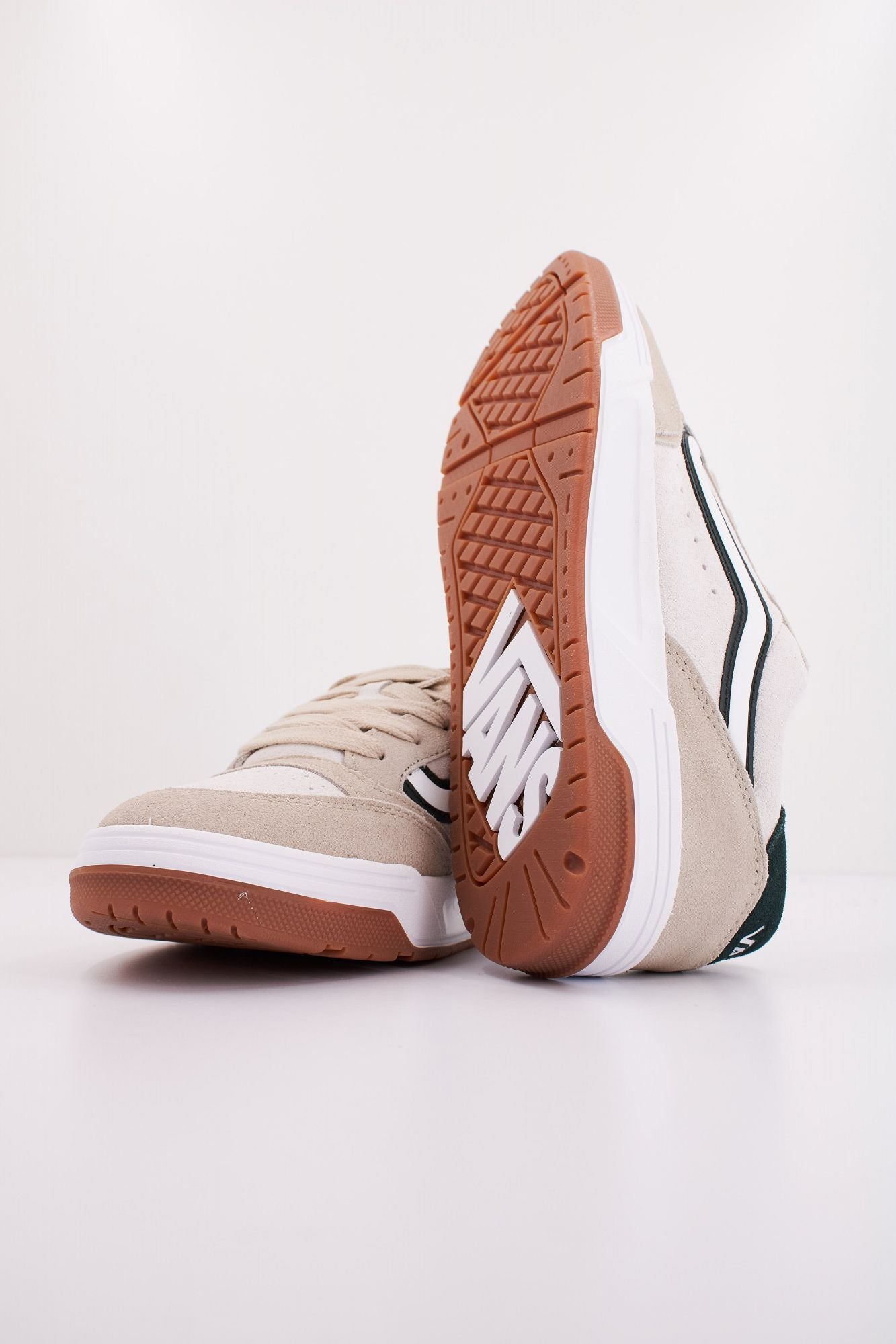 VANS HYLANE  en color BEIS (5)