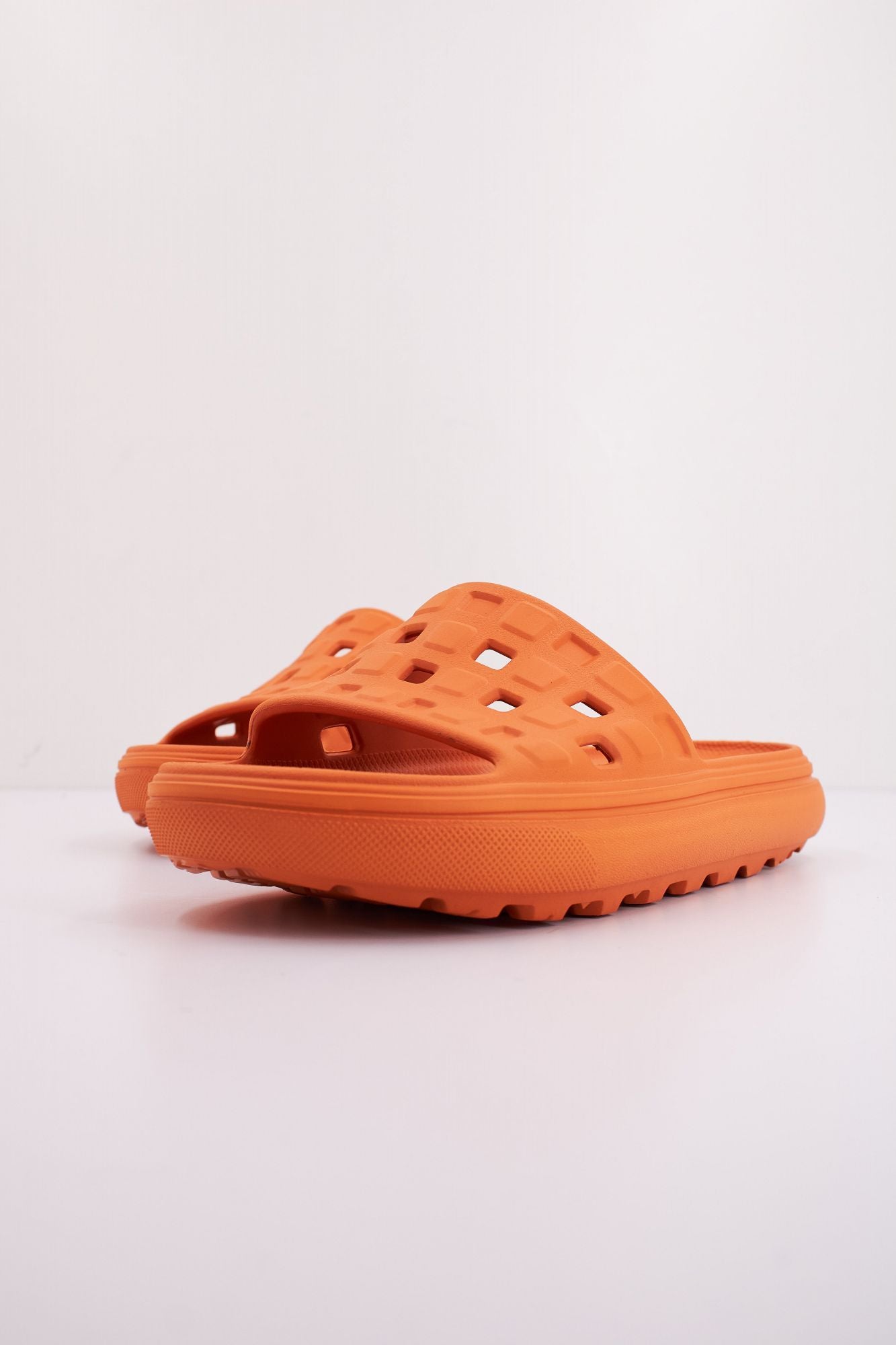 VANS MTE SLIDE-ON VR3CUSH en color NARANJA (2)