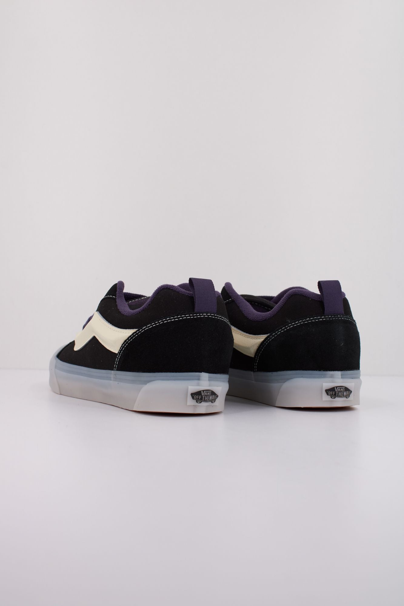 VANS KNU SKOOL en color NEGRO (4)