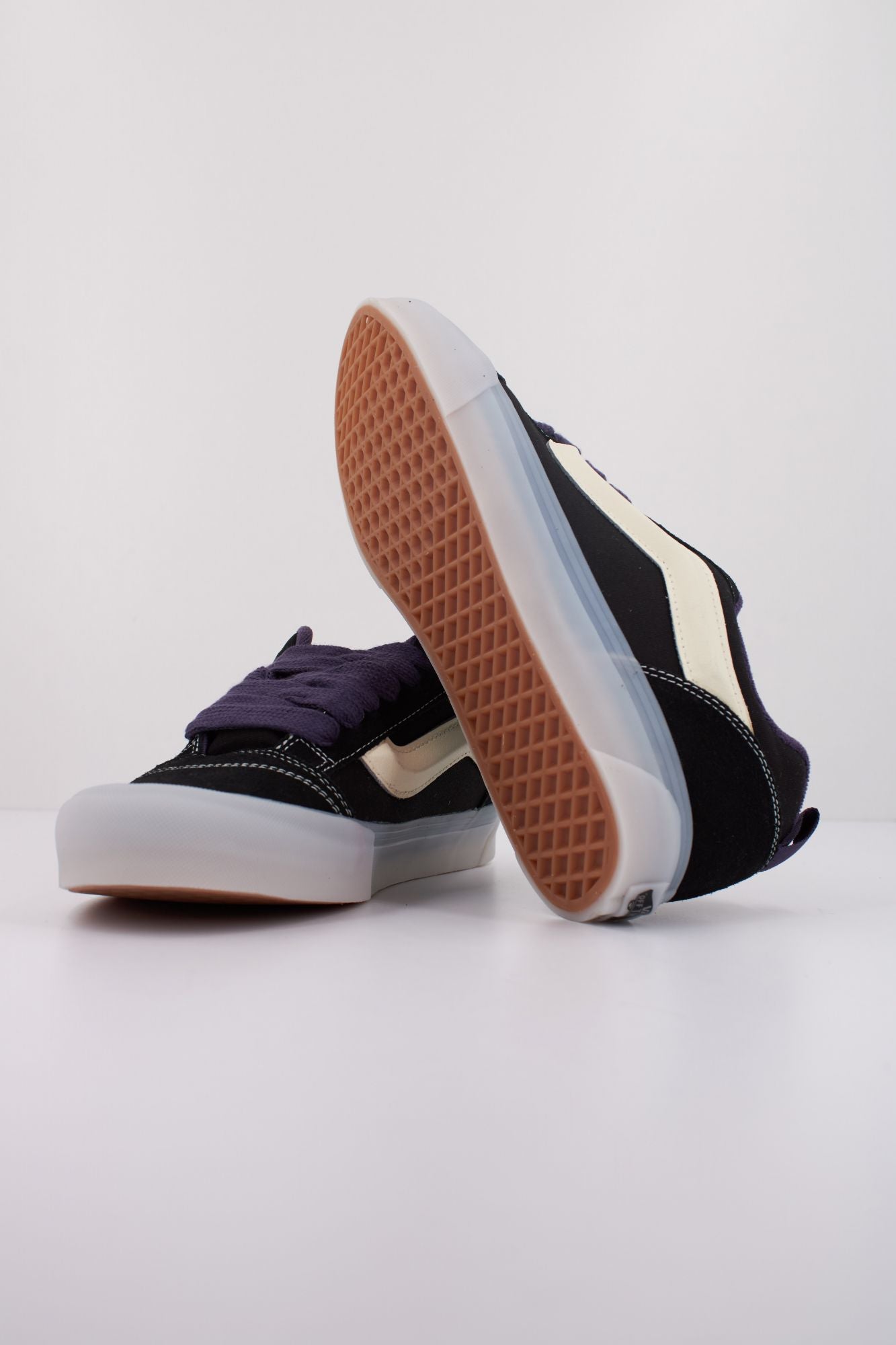 VANS KNU SKOOL en color NEGRO (5)