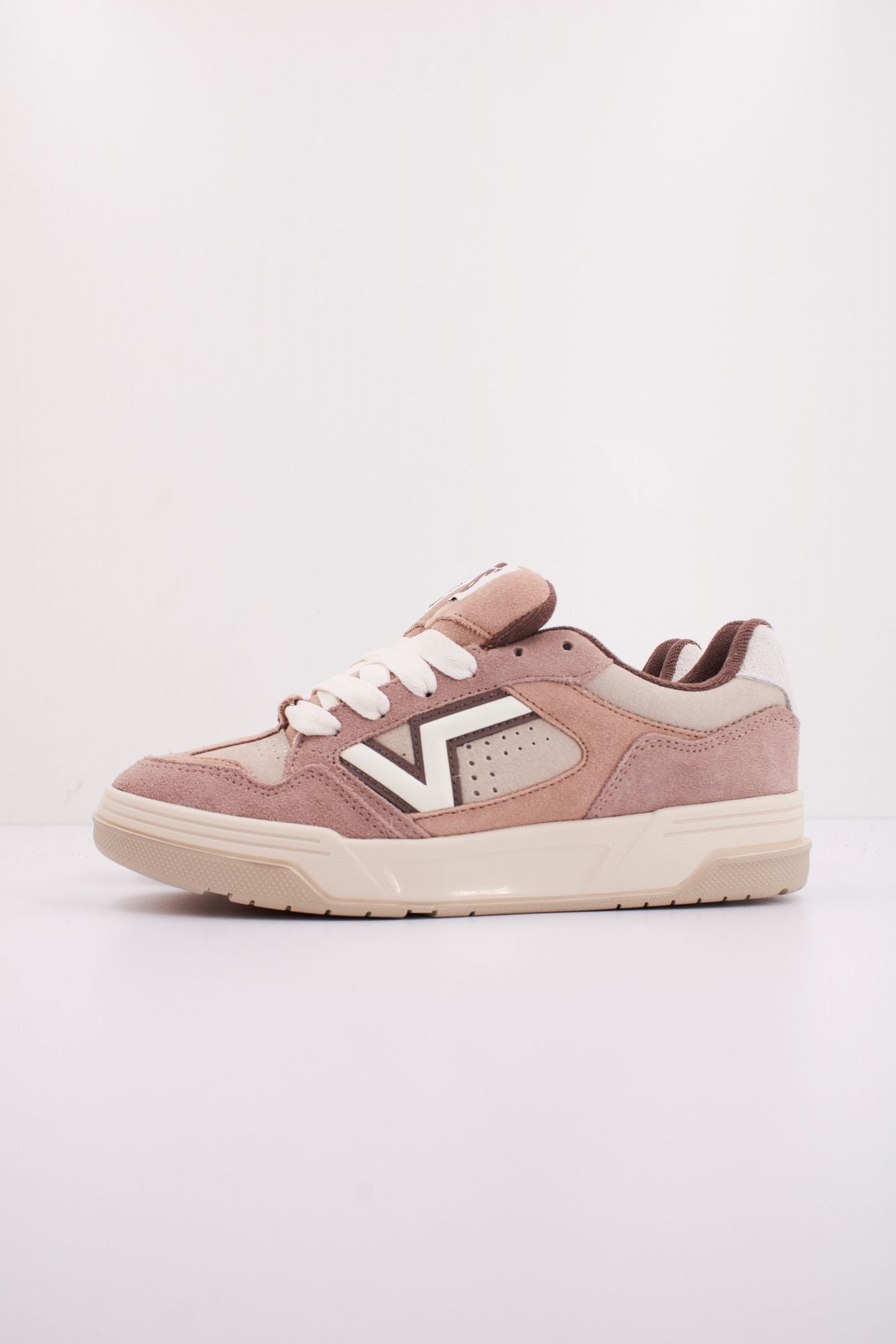 VANS UPLAND NEUTRALS en color MARRON CLARO (1)