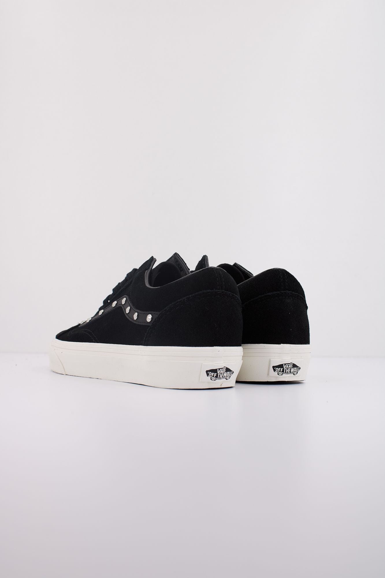 VANS OLD SKOOL en color NEGRO (4)