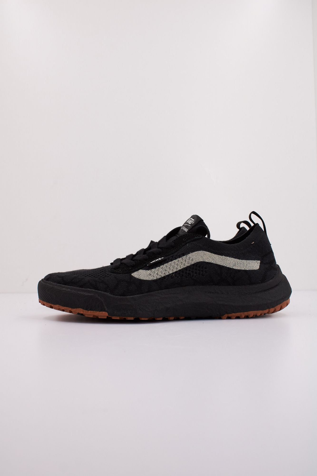 VANS ULTRARANGE VR3 en color NEGRO (1)