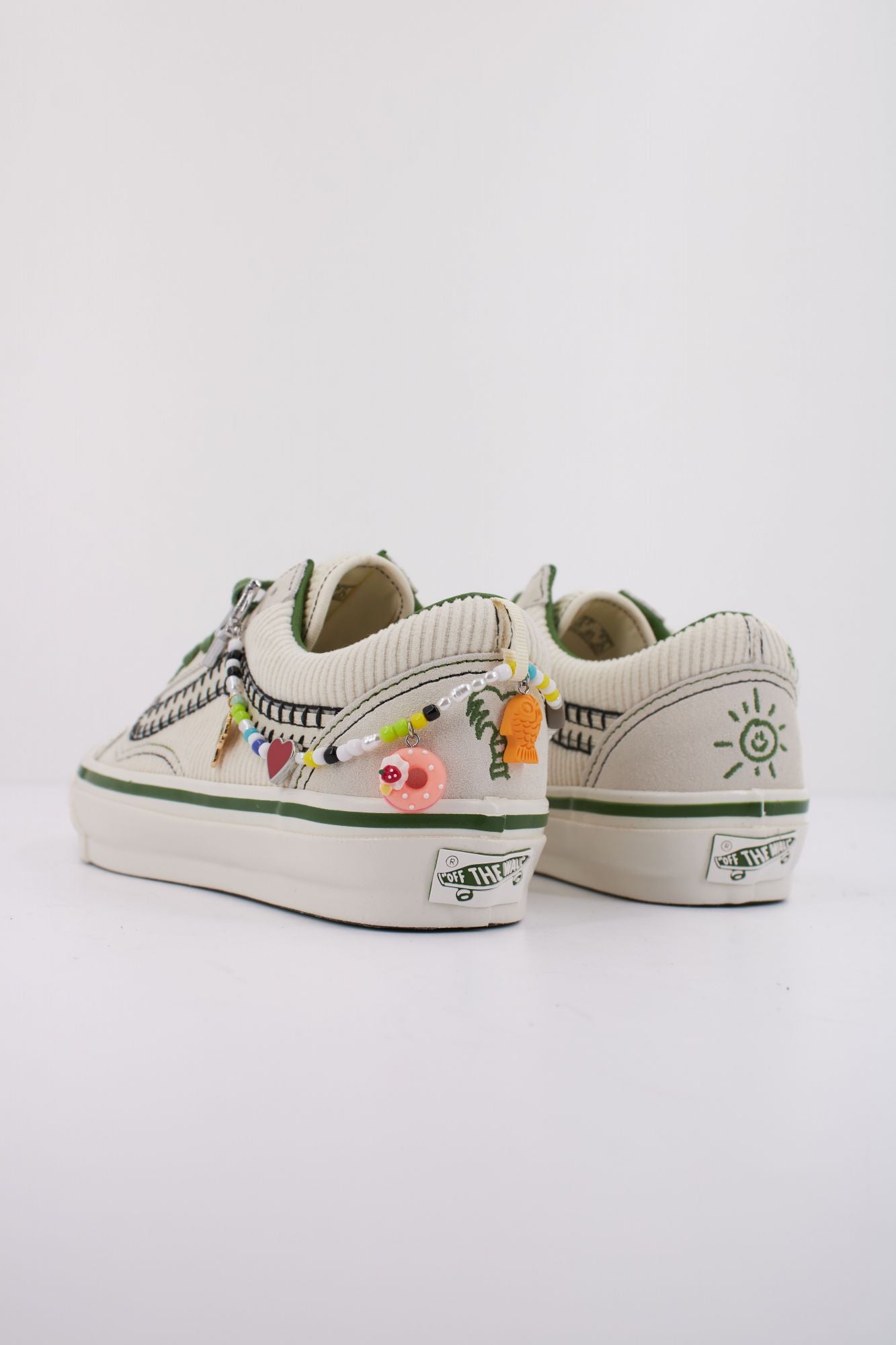 VANS  LX OLD SKOOL CHARMS  en color BEIS (4)