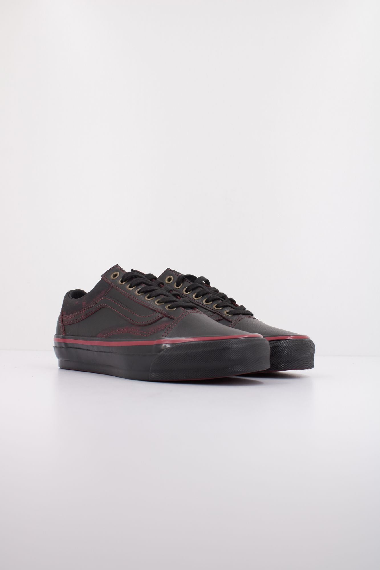 VANS OLD SKOOL LEATHER en color NEGRO (2)