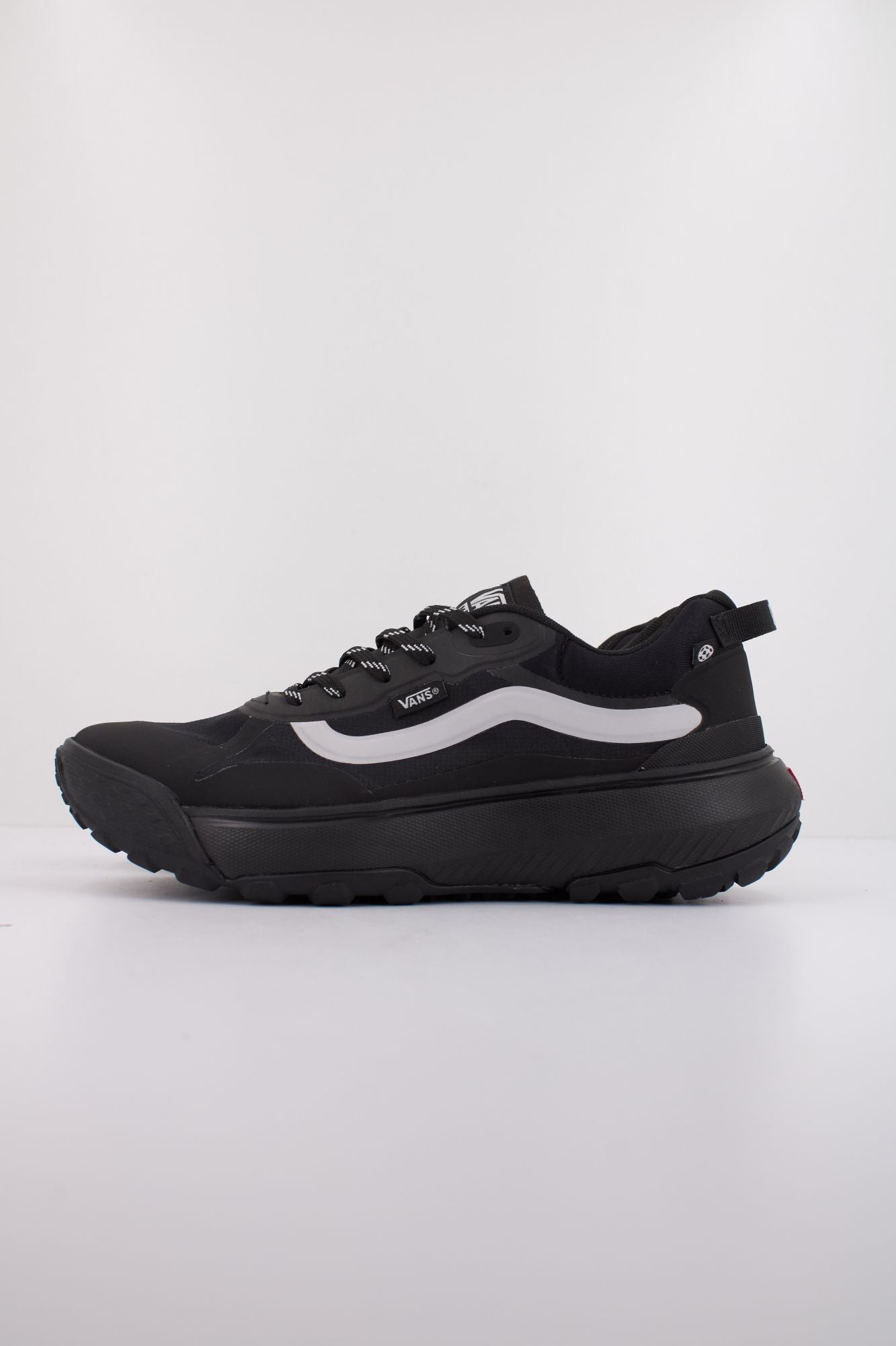VANS VN000CVUBLK1 en color NEGRO (1)