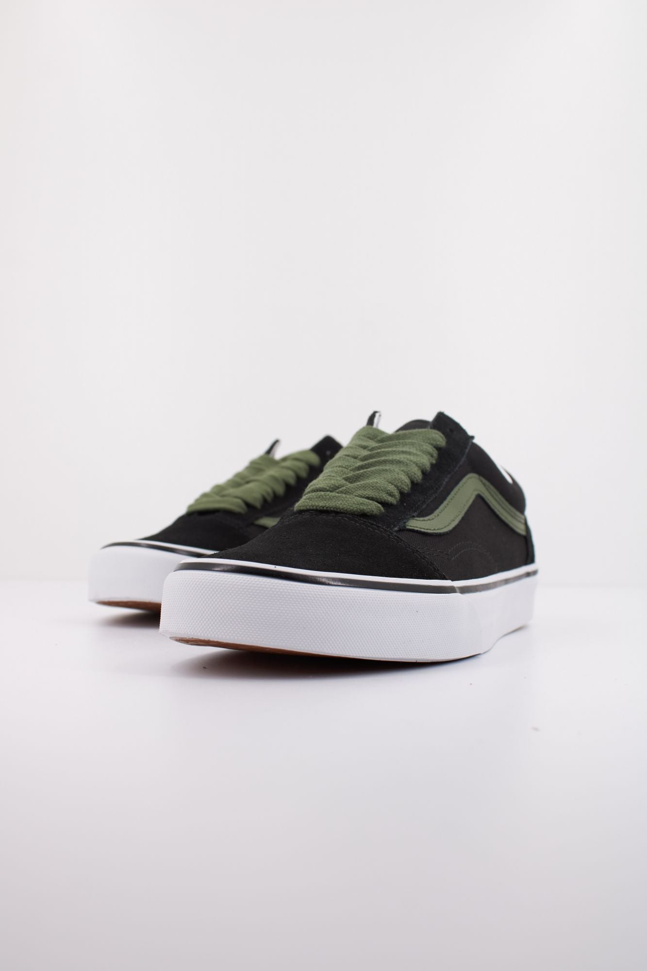 VANS OLD SKOOL en color NEGRO (2)