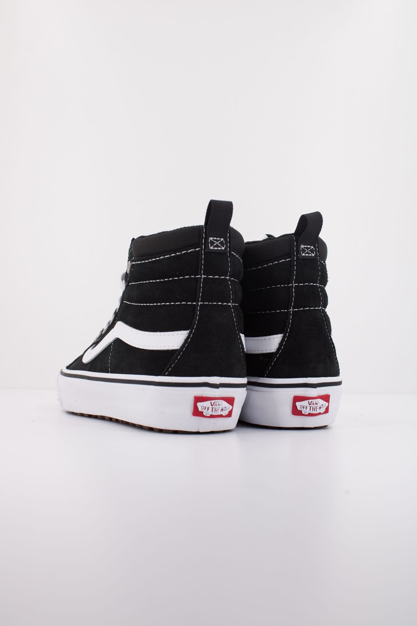 VANS MTE SK8-HI INSULATED en color NEGRO (4)