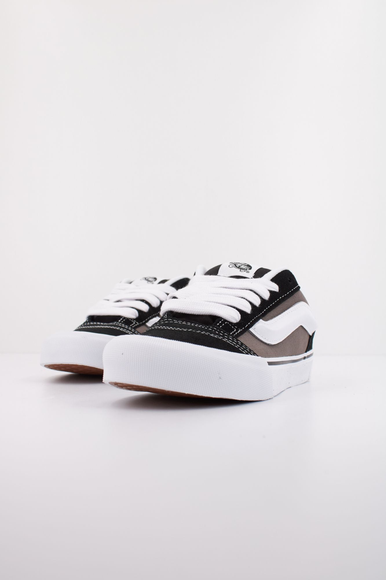 VANS KNU SKOOL en color NEGRO (2)