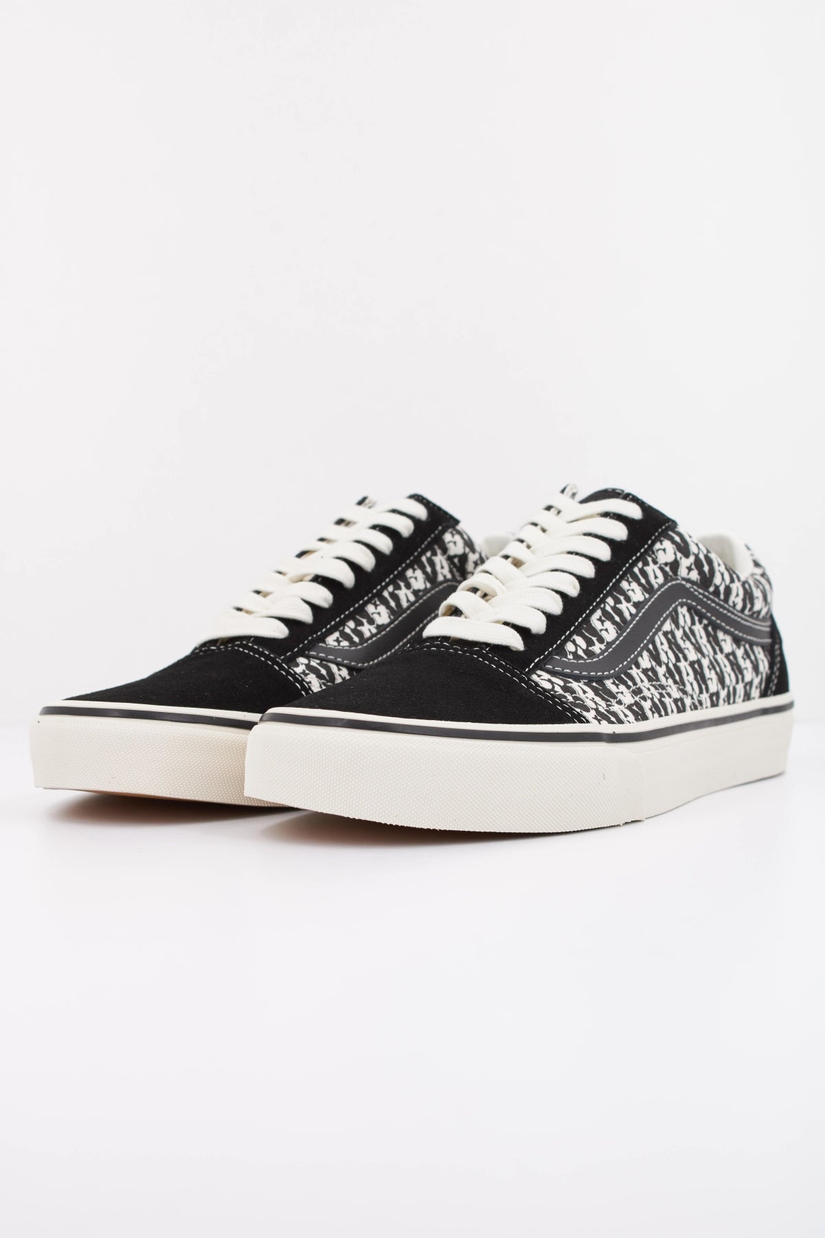 VANS OLD SKOOL en color NEGRO (2)