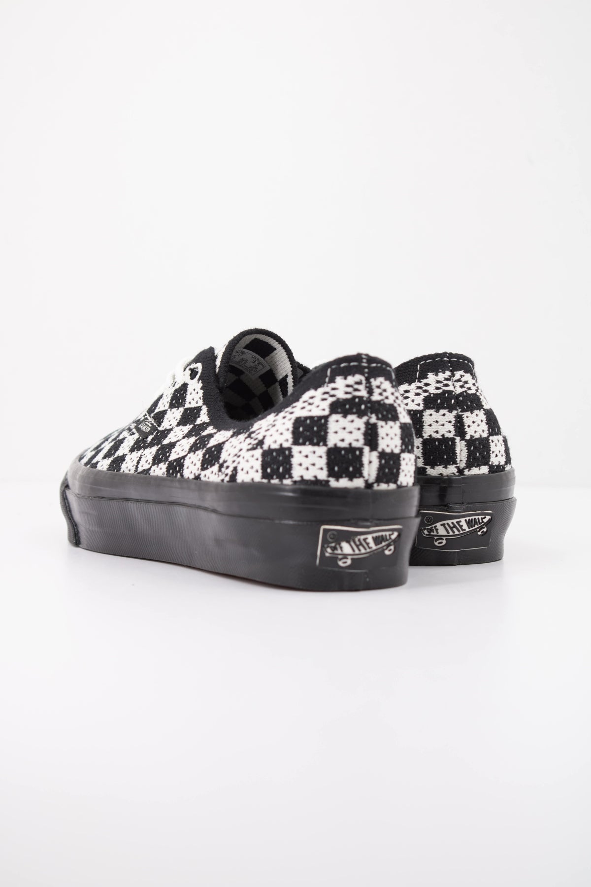 VANS LX AUTHENTIC 44 en color NEGRO (4)