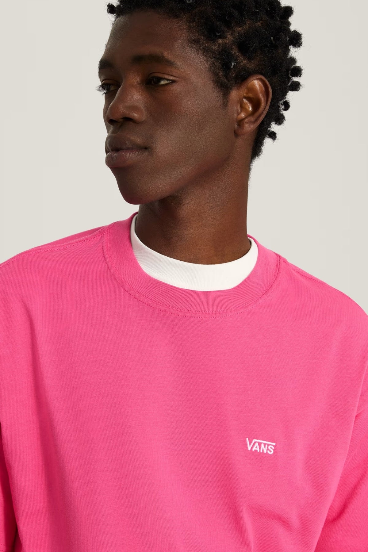 VANS VN0010FFGSE1 LEFT CHEST II LOOSE SS en color ROSA (4)