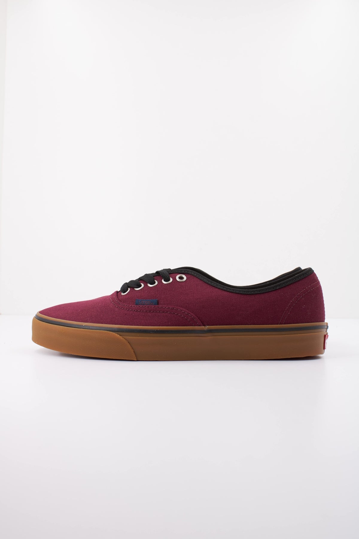 VANS VN000D7YREG1 AUTHENTIC BTS en color BURDEOS (1)