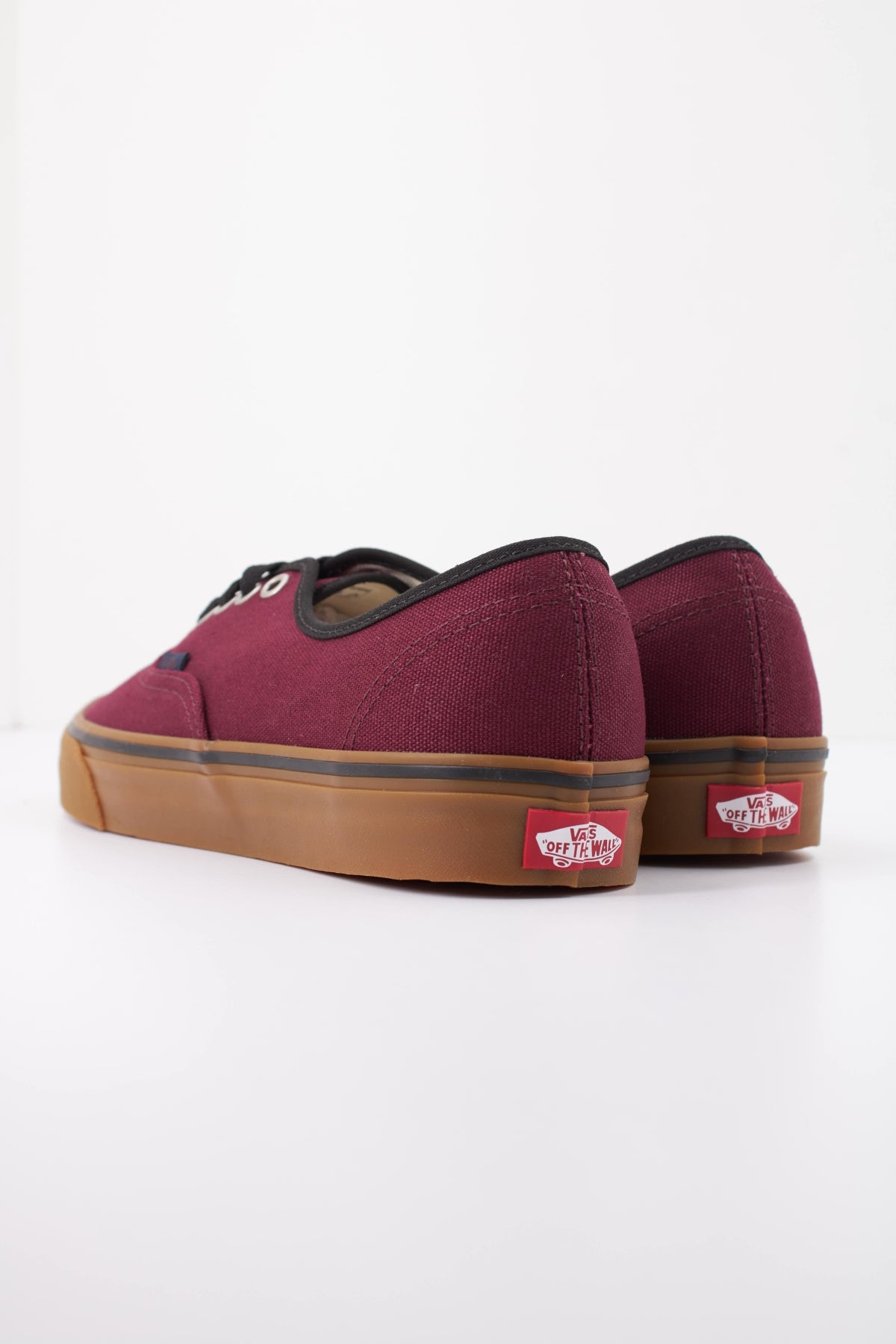 VANS VN000D7YREG1 AUTHENTIC BTS en color BURDEOS (4)