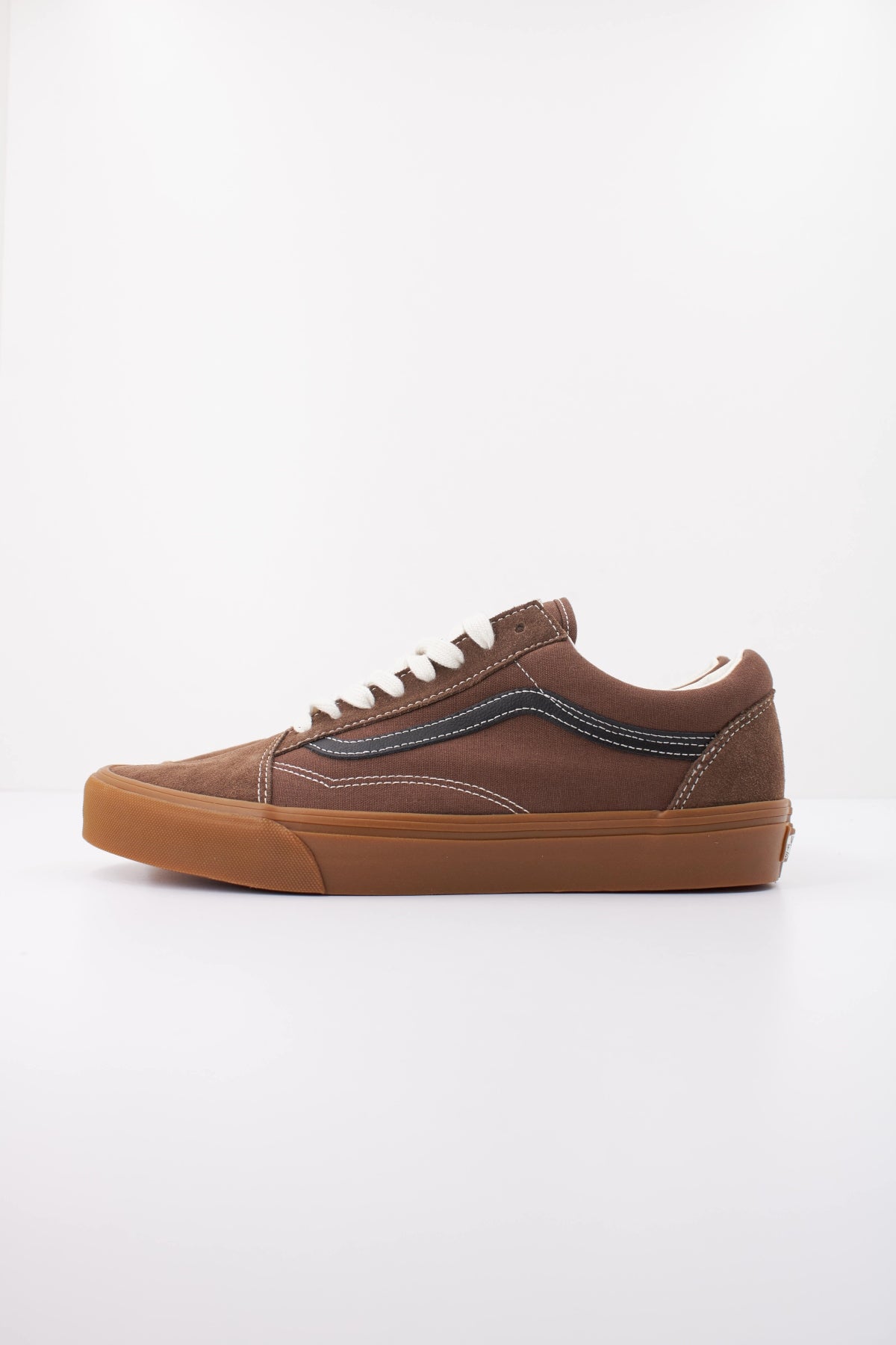 VANS OLD SKOOL GUM VNTCO en color MARRON (1)