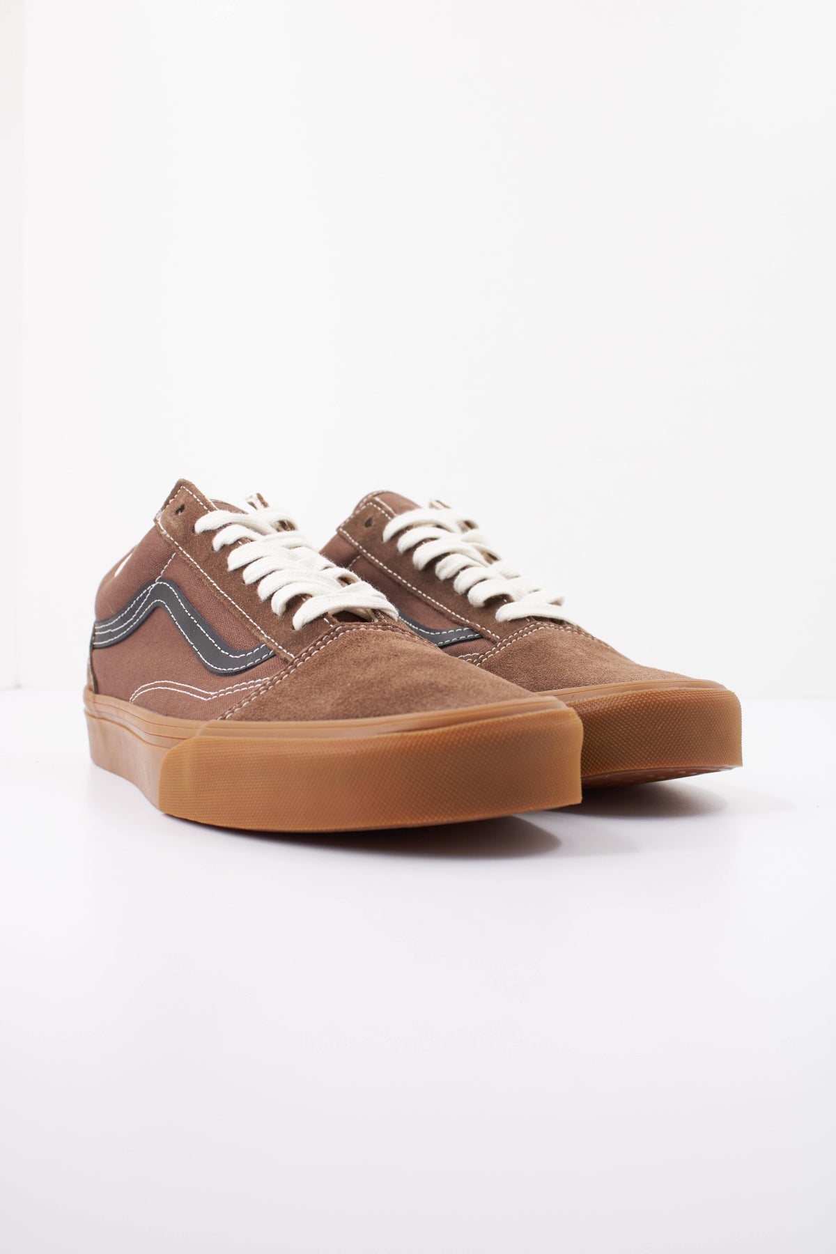 VANS VN000Z90FST1 OLD SKOOL GUM VNTCO en color MARRON (2)