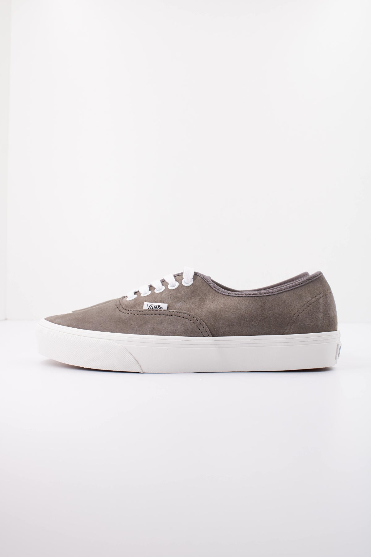 VANS VN000D7Y9JC1 AUTHENTIC en color GRIS (1)