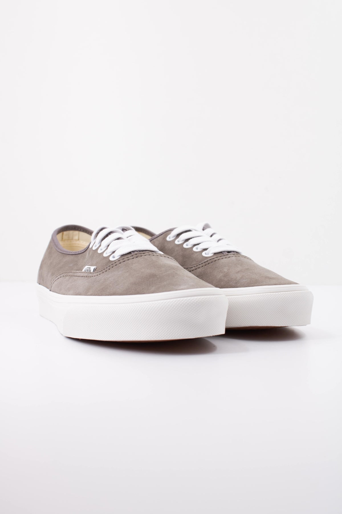 VANS AUTHENTIC en color GRIS (2)
