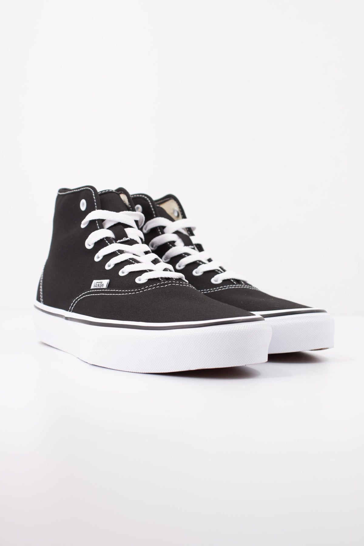 VANS VN000E8H6BT1 AUTHENTIC HI 2.0 en color NEGRO (2)