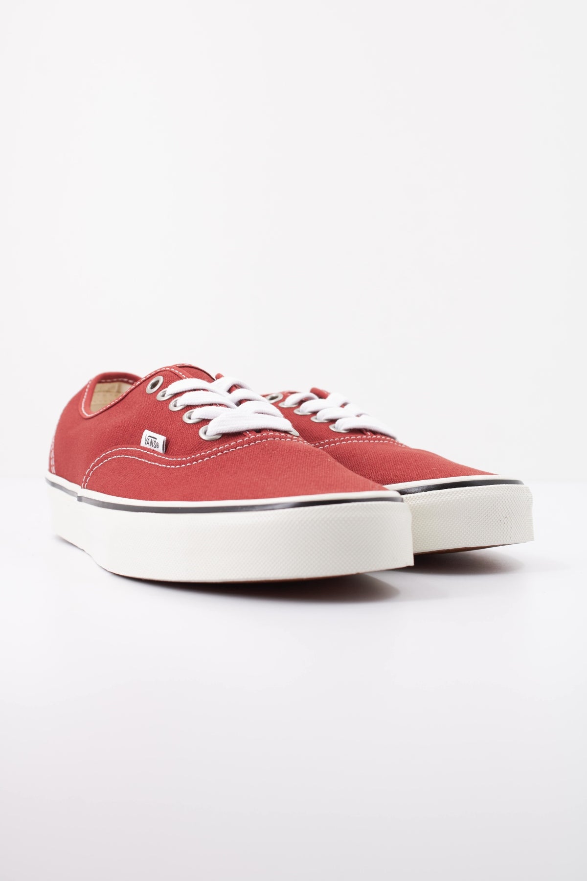VANS VN000Z74GWR1 AUTHENTIC en color ROJO (2)