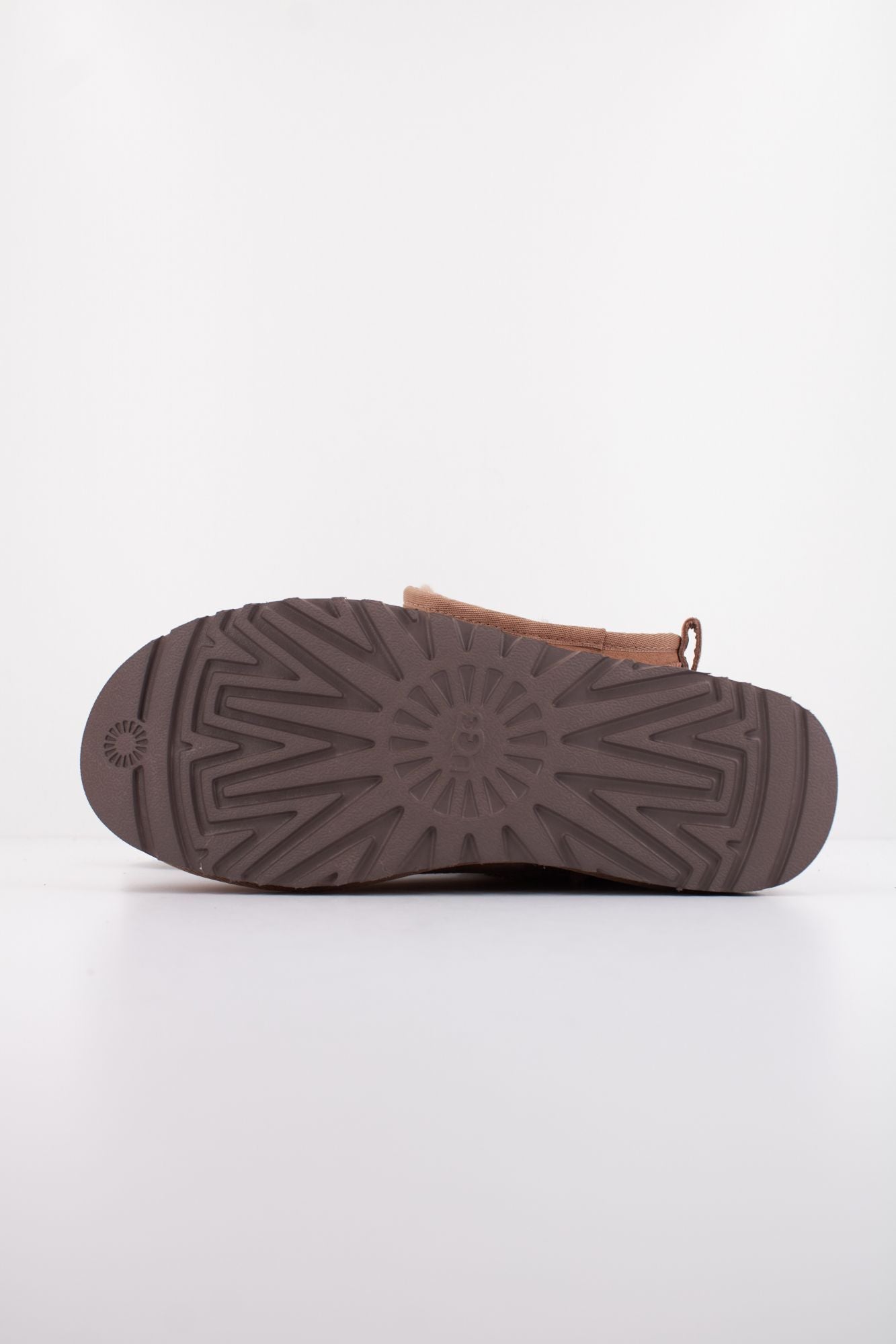 UGG W CLASSIC ULTRA MINI en color MARRON (5)