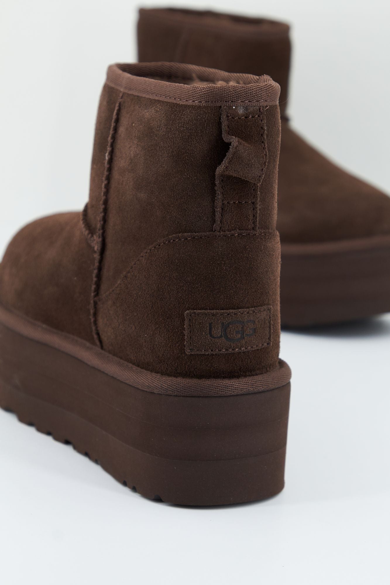 UGG  CLASSIC MINI PLATFORM en color MARRON (4)