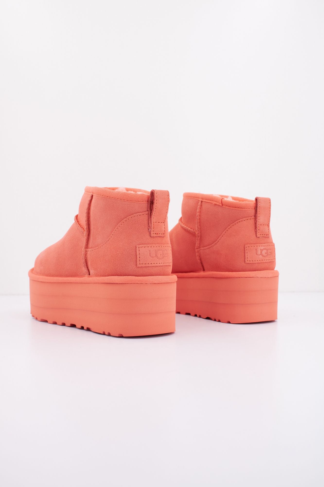 UGG W CLASSIC ULTRA MINI PLATF en color NARANJA (3)