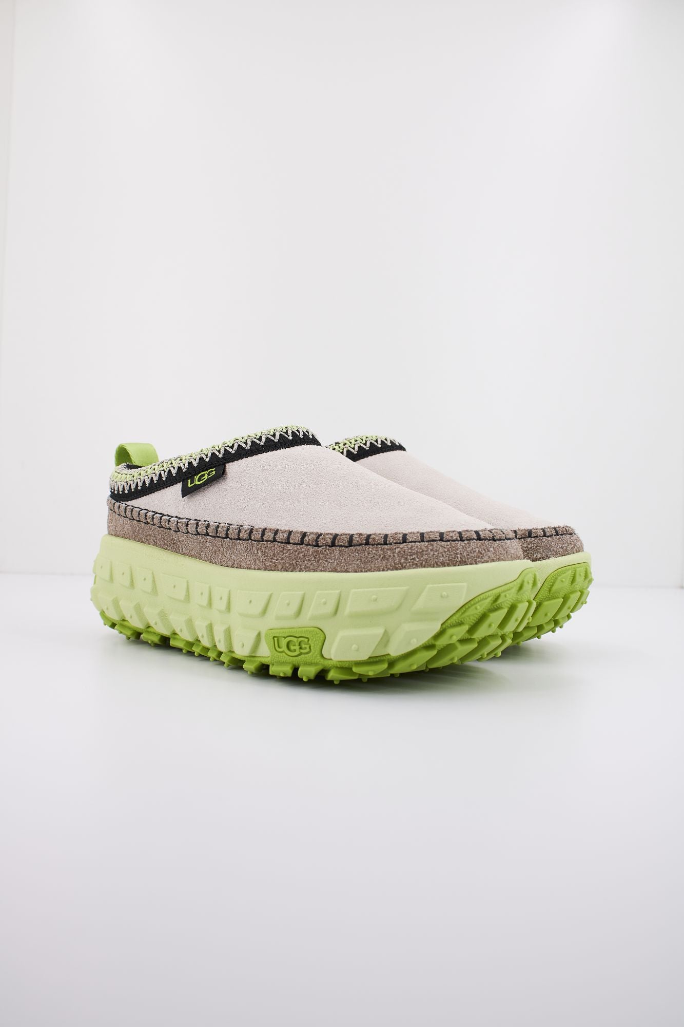 UGG W VENTURE DAZE en color BEIS (2)