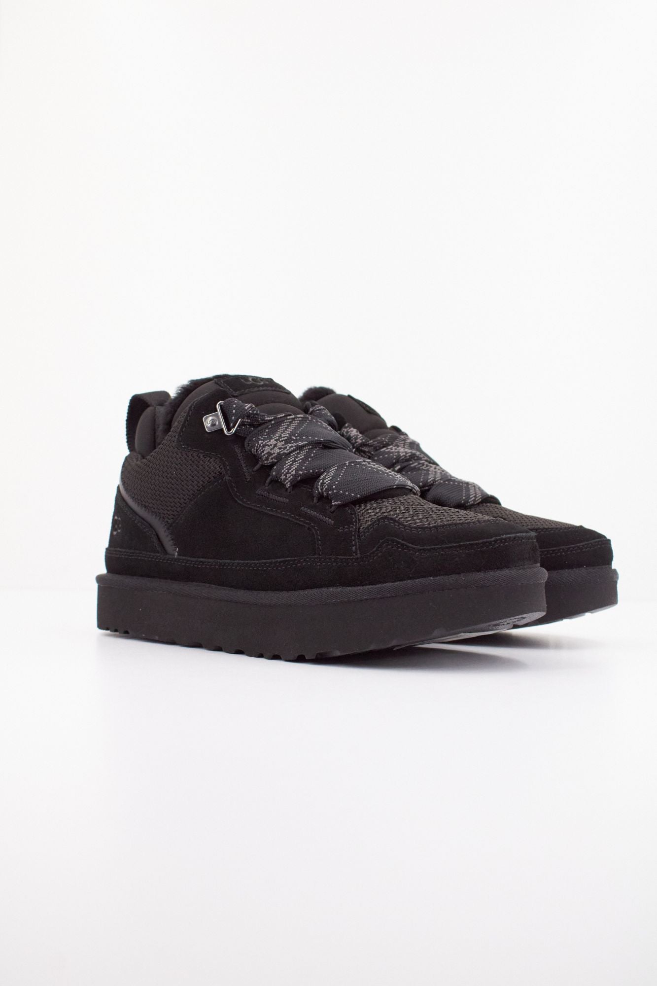 UGG W LOWMEL en color NEGRO (2)