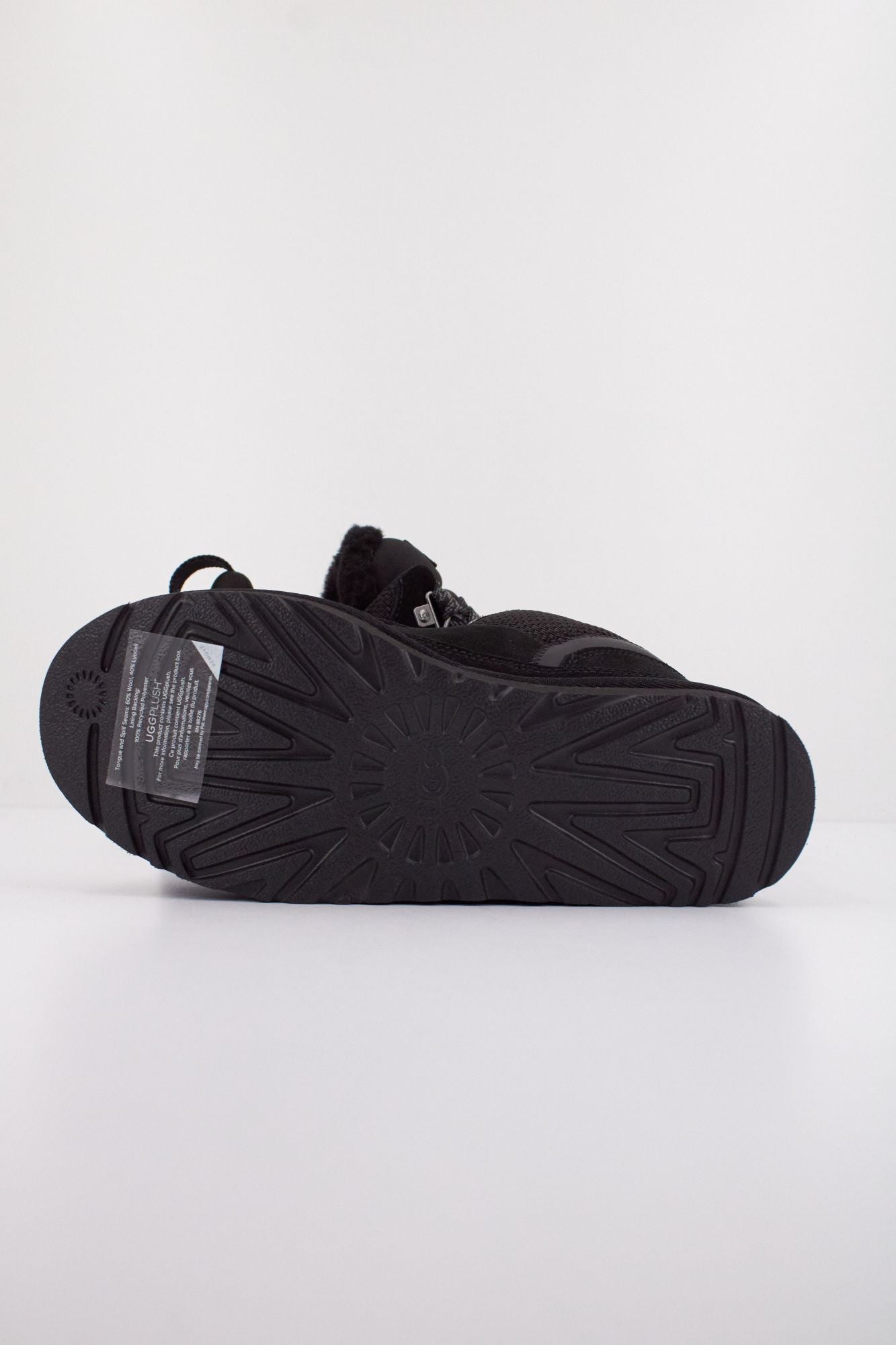 UGG W LOWMEL en color NEGRO (4)