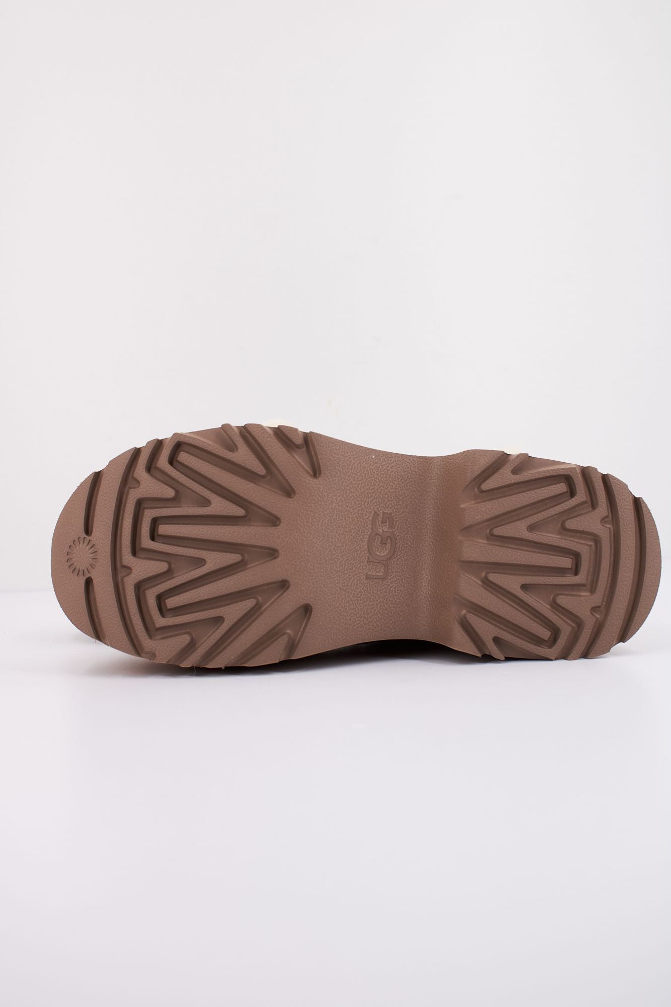 UGG NEW HEIGHTS COZY CLOG en color MARRON (5)