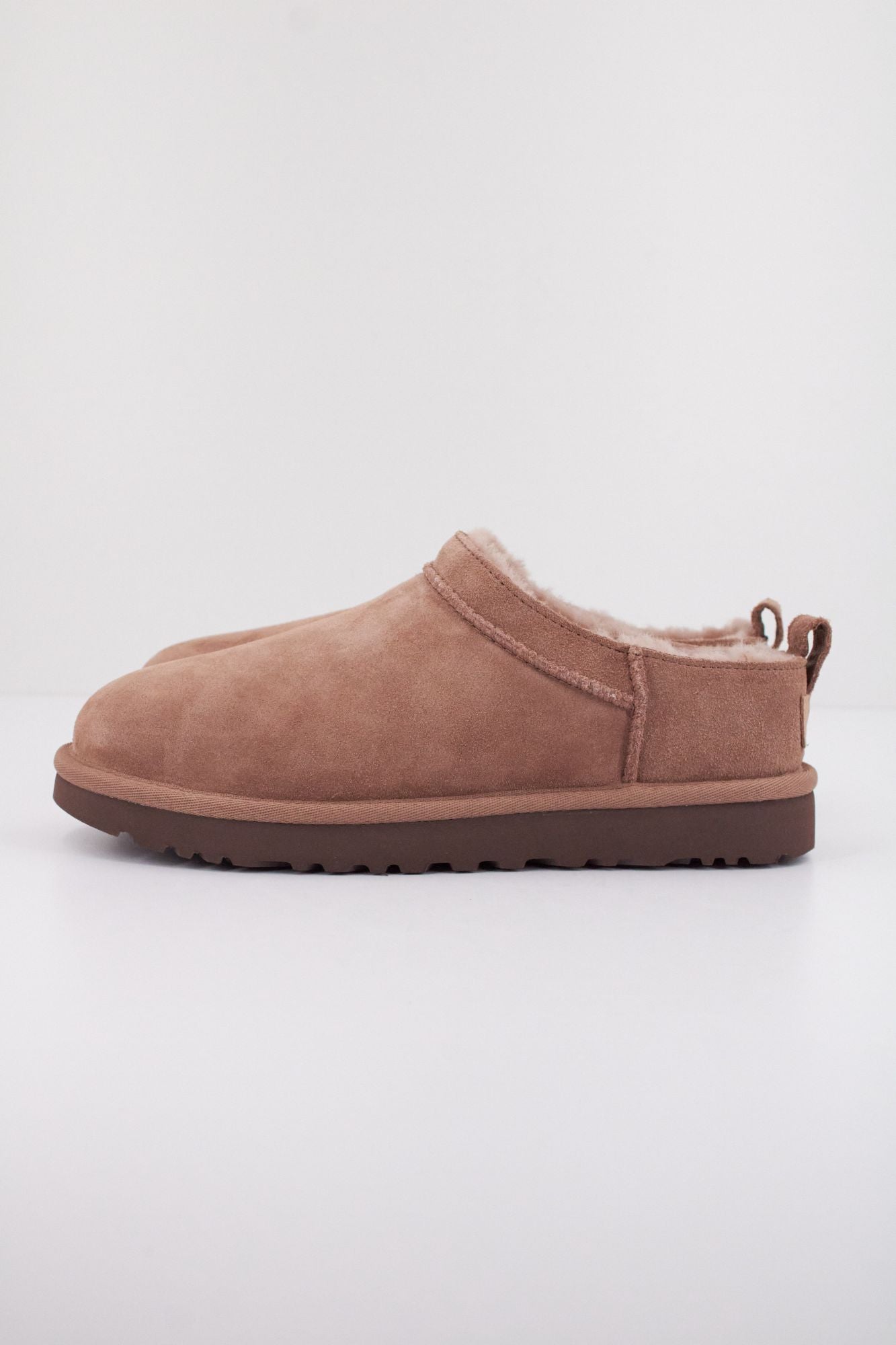 UGG W CLASSIC MICRO en color MARRON (1)