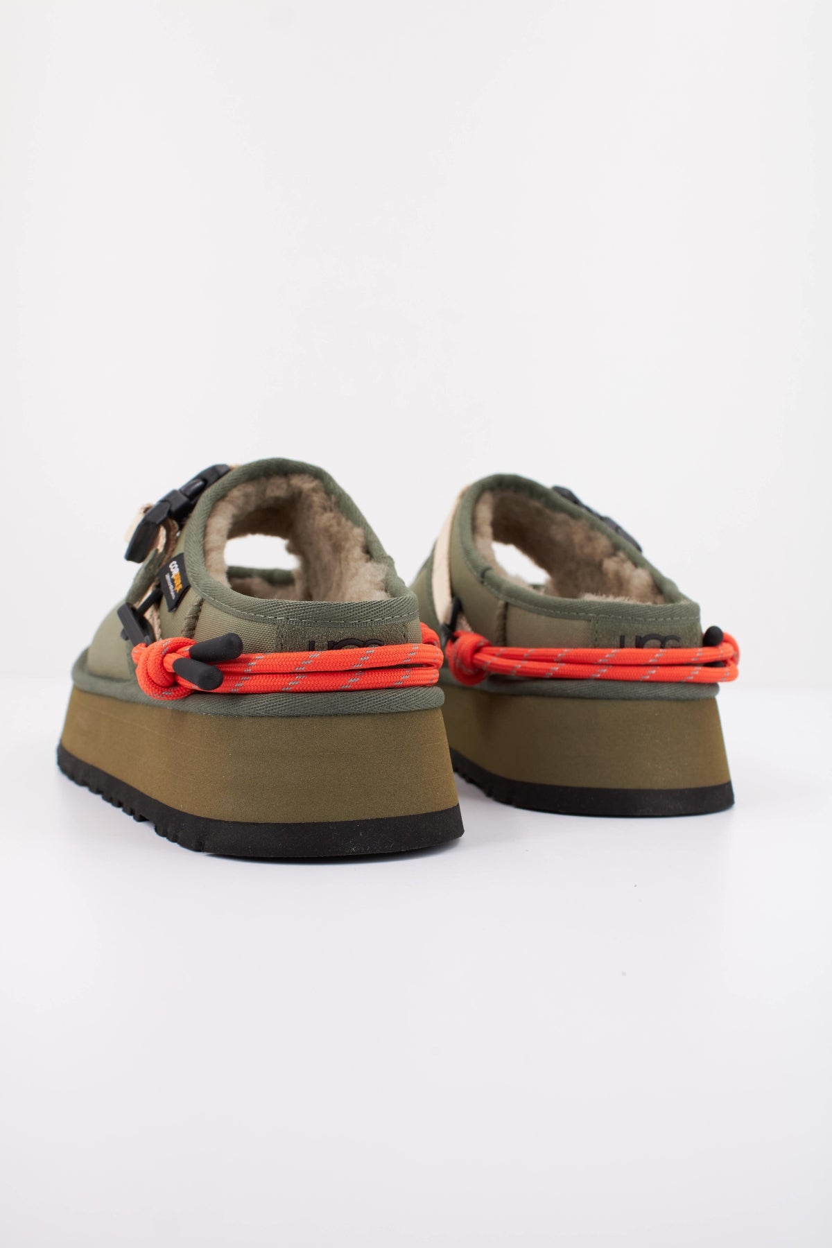 UGG BEA MARY JANE WILDWOOD en color VERDE (4)